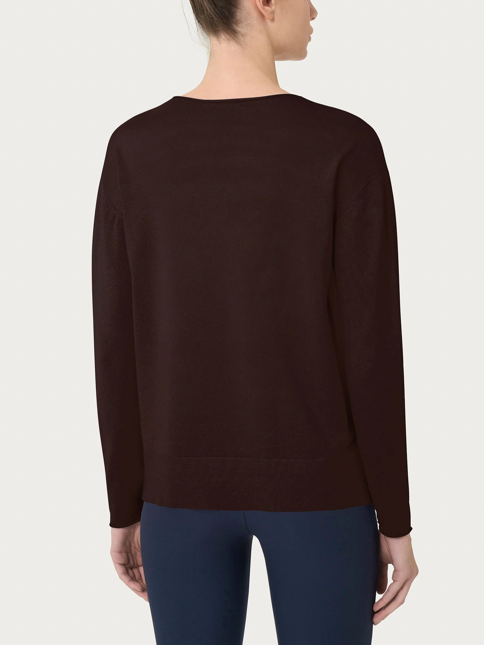 Maglia asimmetrica con girocollo Four Seasons - Chocolate Torte - Image 2