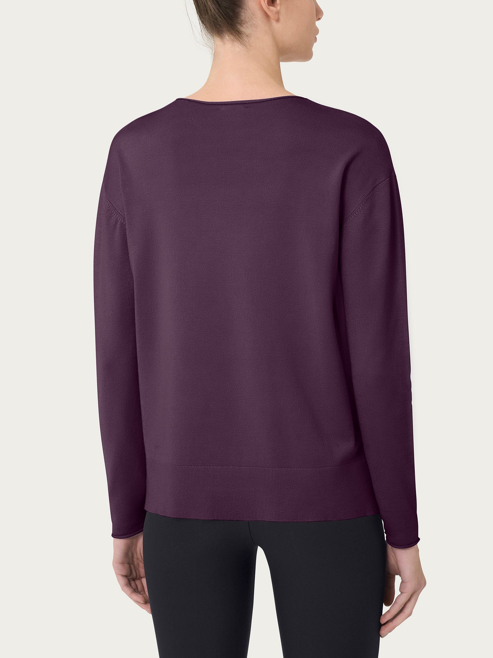 Maglia asimmetrica con girocollo Four Seasons - Plum Perfect - Image 2