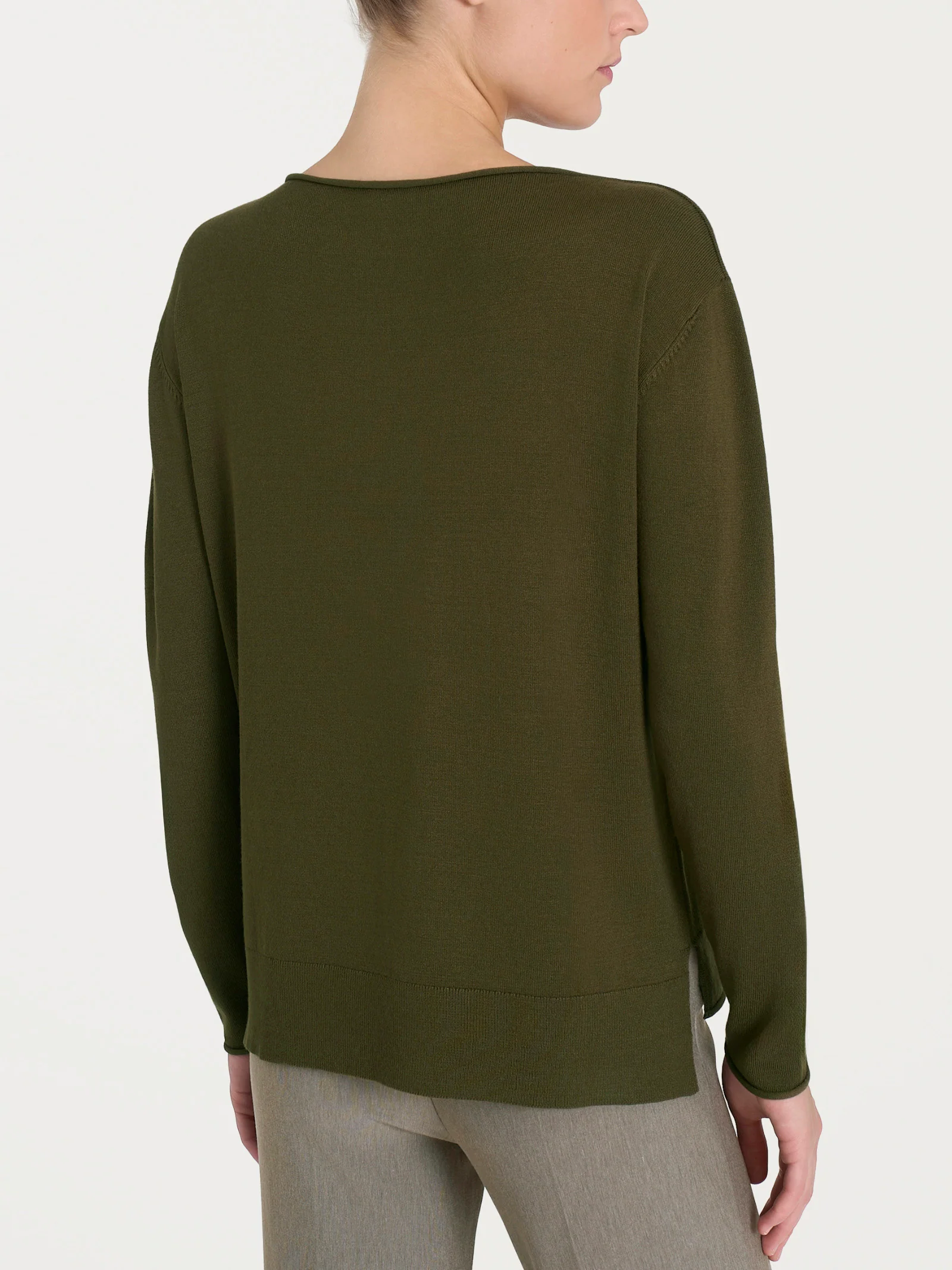Maglia asimmetrica con scollo a barchetta Four Seasons - Dark Olive - Image 2