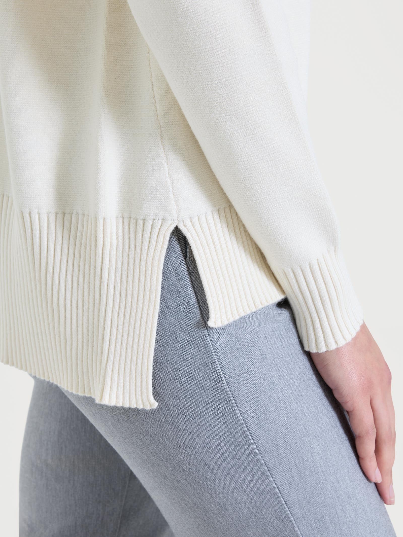 Maglia asimmetrica con scollo a V in Super Soft - Avorio - Image 3