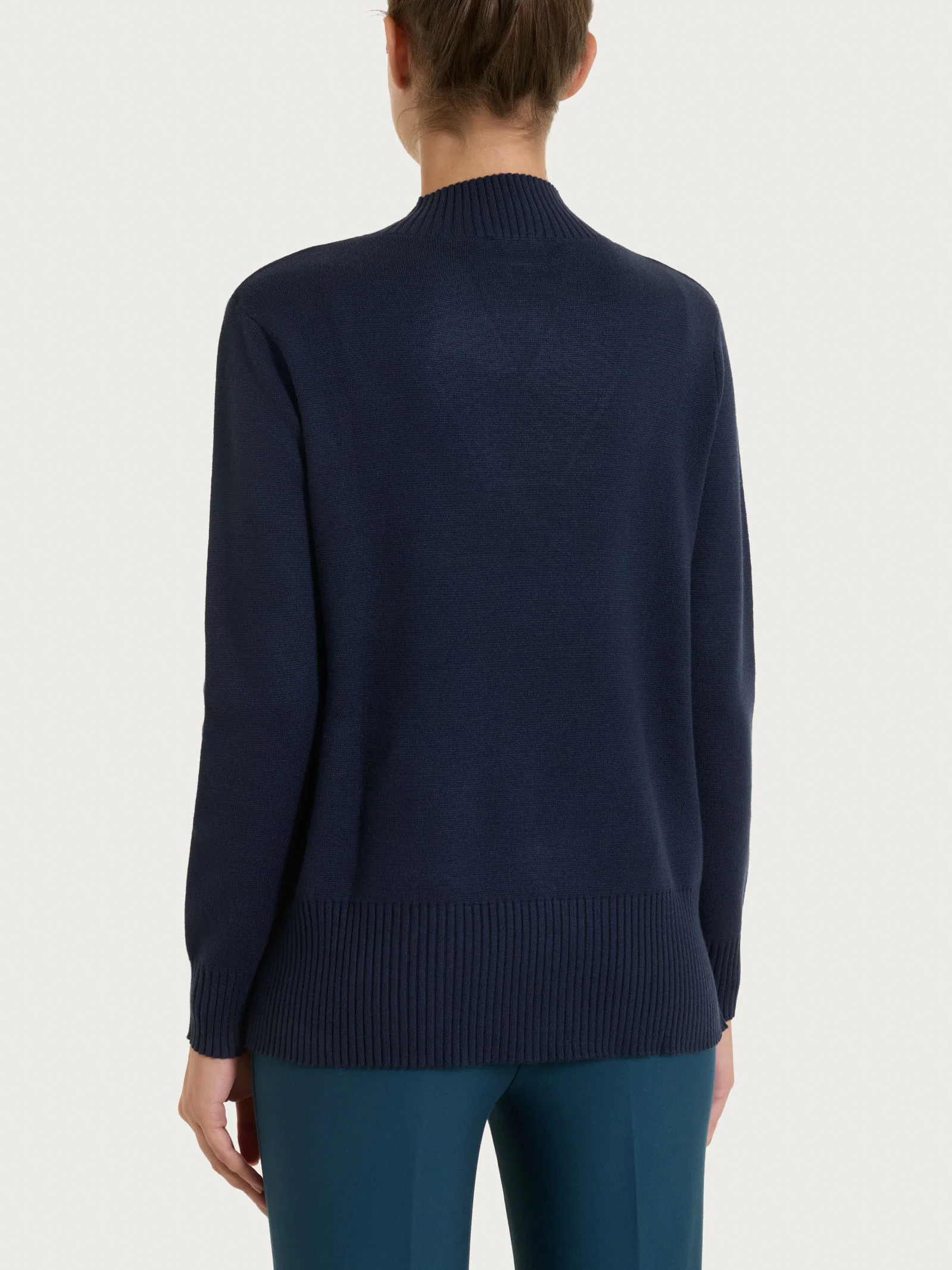 Maglia asimmetrica con scollo a V in Super Soft - Bleu - Image 2