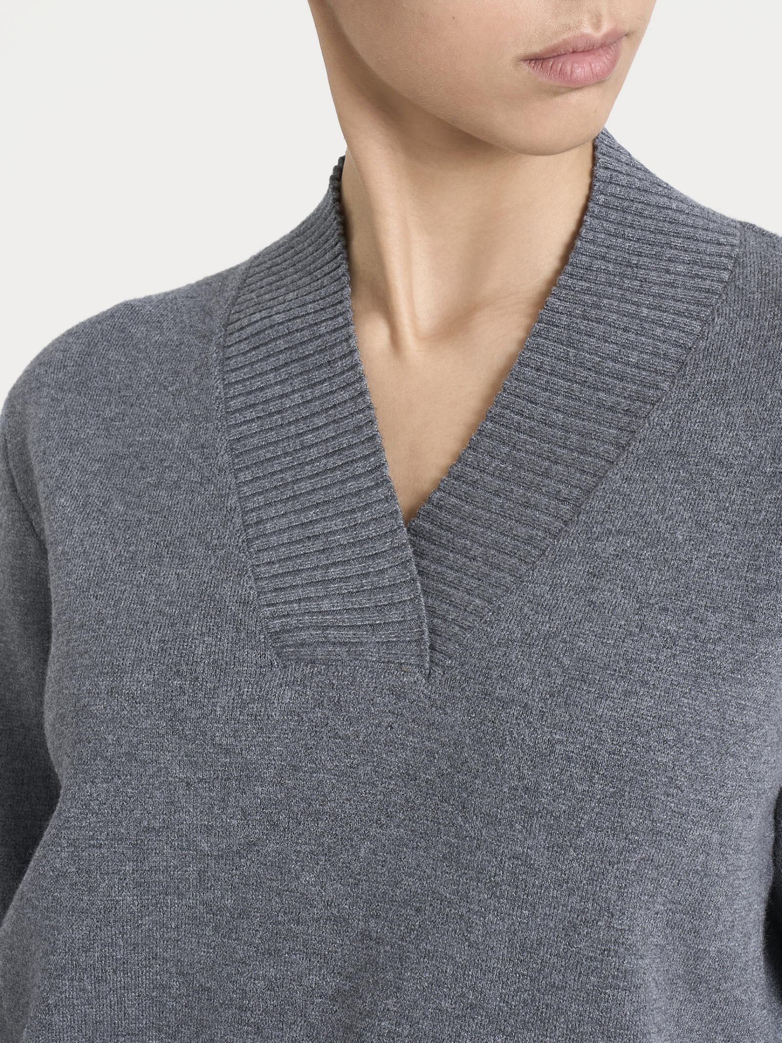 Maglia asimmetrica con scollo a V in Super Soft - Ferro Mel. - Image 4
