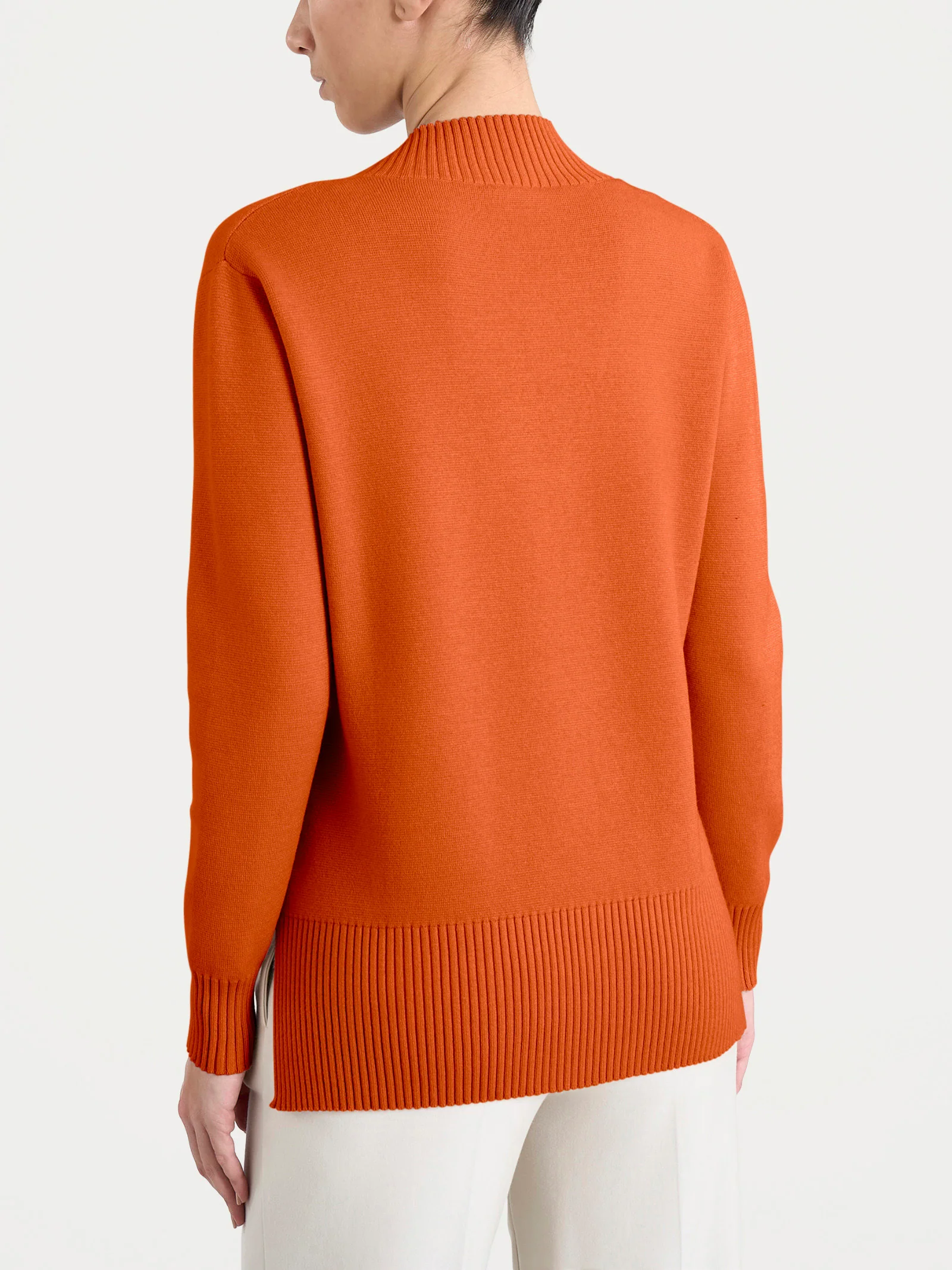 Maglia asimmetrica con scollo a V in Super Soft - Rust - Image 2