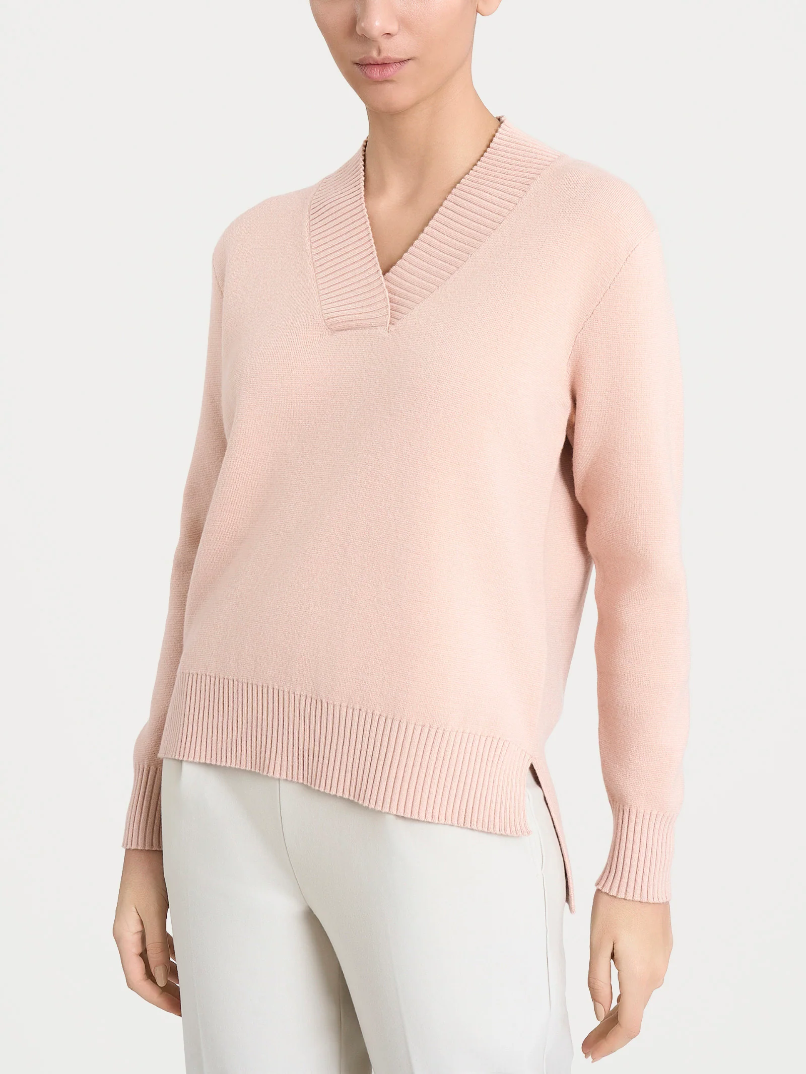 Maglia asimmetrica con scollo a V in Super Soft - Cameo Rose