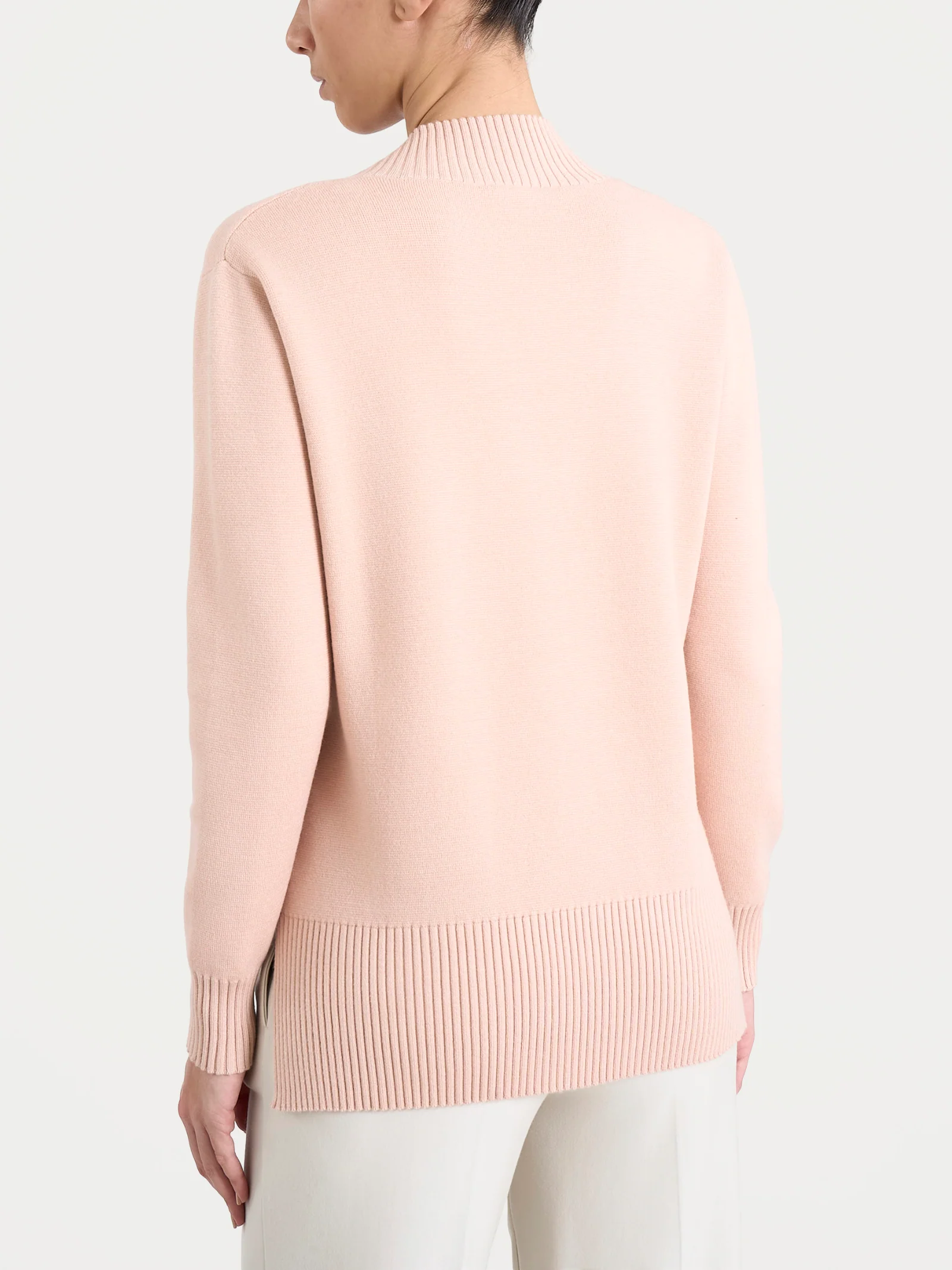 Maglia asimmetrica con scollo a V in Super Soft - Cameo Rose - Image 2