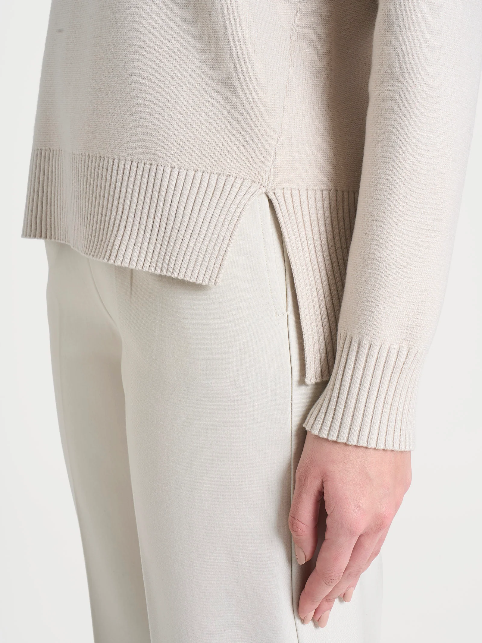 Maglia con collo alto con spacco in Super Soft - Champignon - Image 3