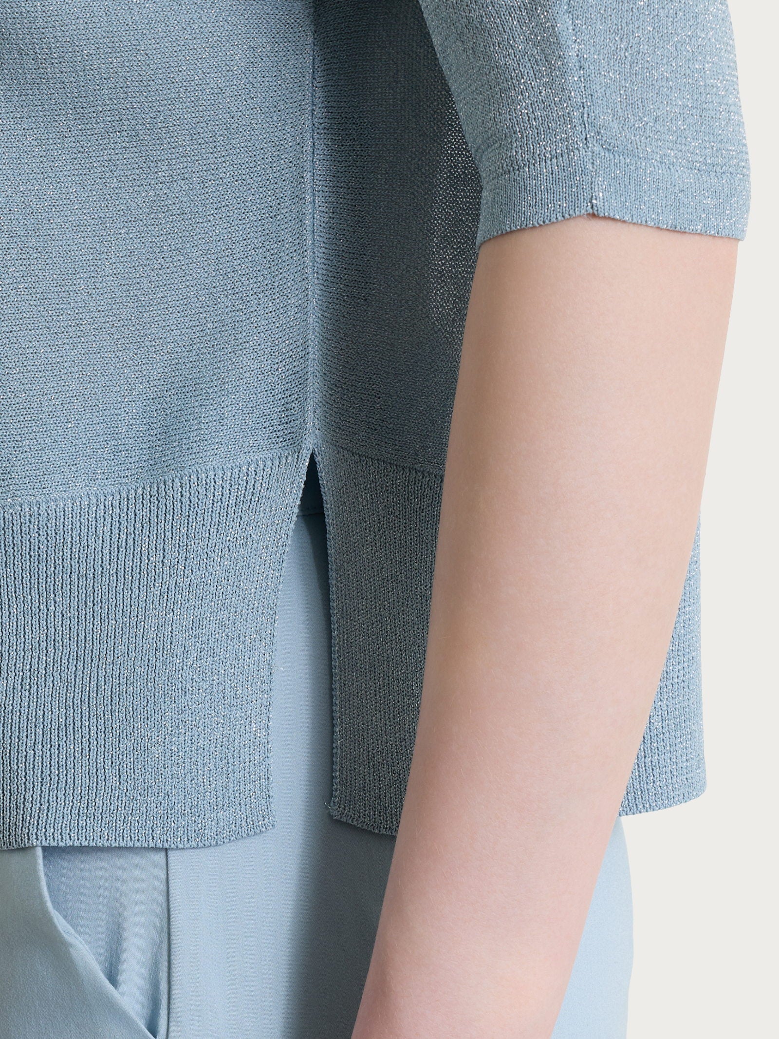 Maglia con manica a pipistrello in Crêpe Lurex - Dusty Blue - Image 8