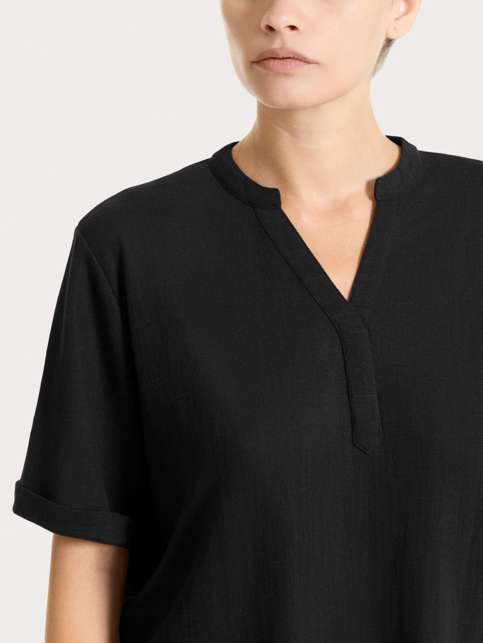 Maglia con scollo a serafino in Summer Slub - Nero - Image 3