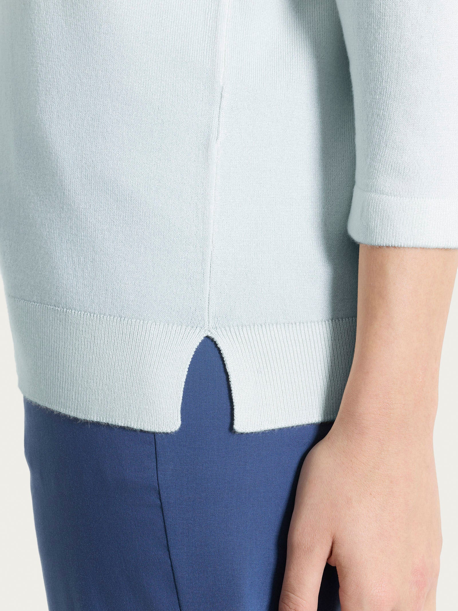 Maglia con scollo a V e con manica 3/4 in Summertime - Gray Dawn - Image 3