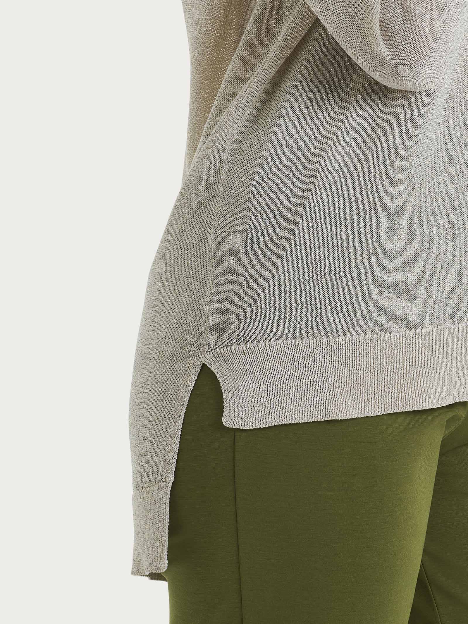 Maglia con scollo a V e manica lunga in Crêpe Lurex - Champignon - Image 3