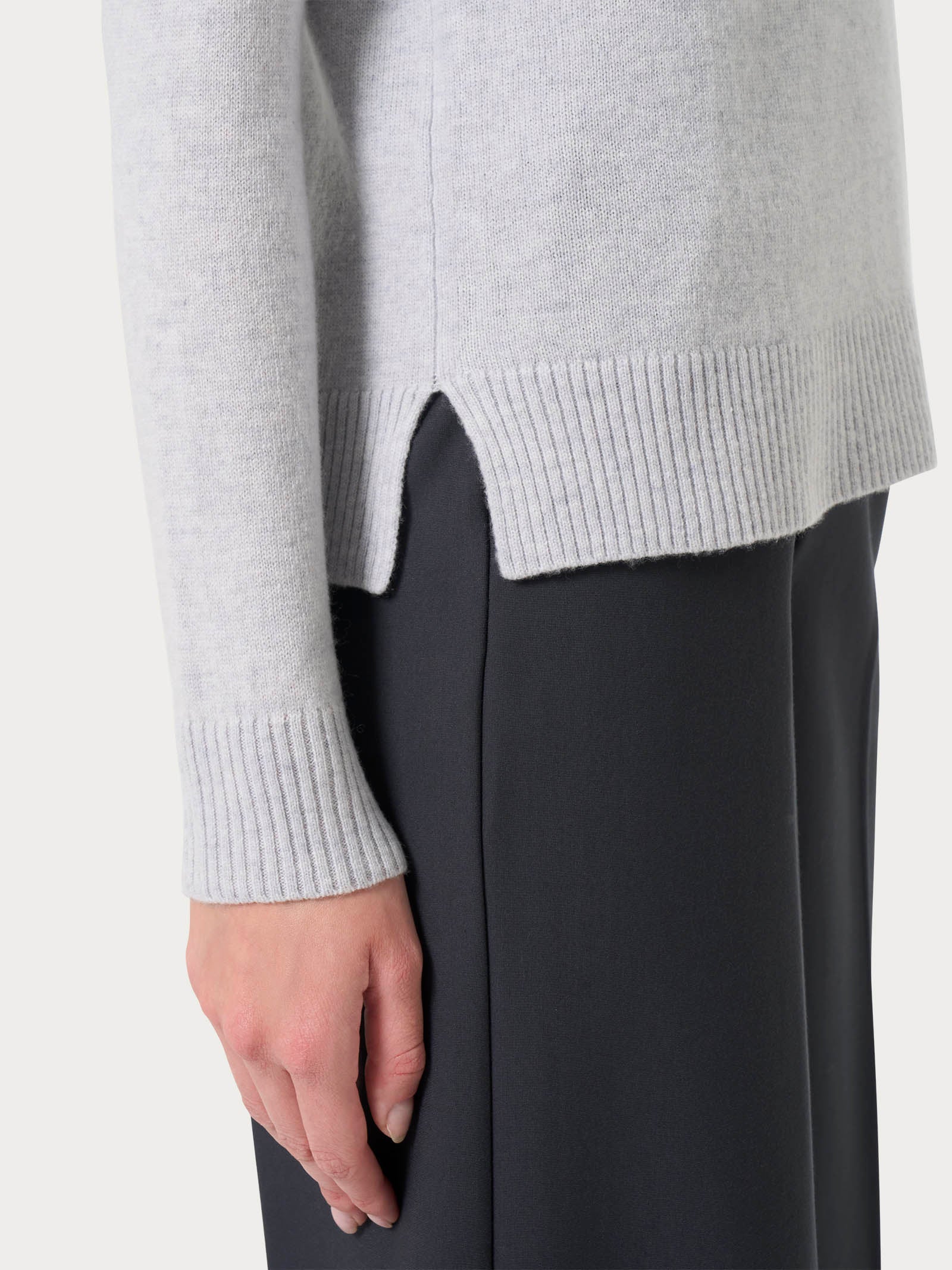 Maglia con scollo a V in cashmerino - Piuma Mel. - Image 3