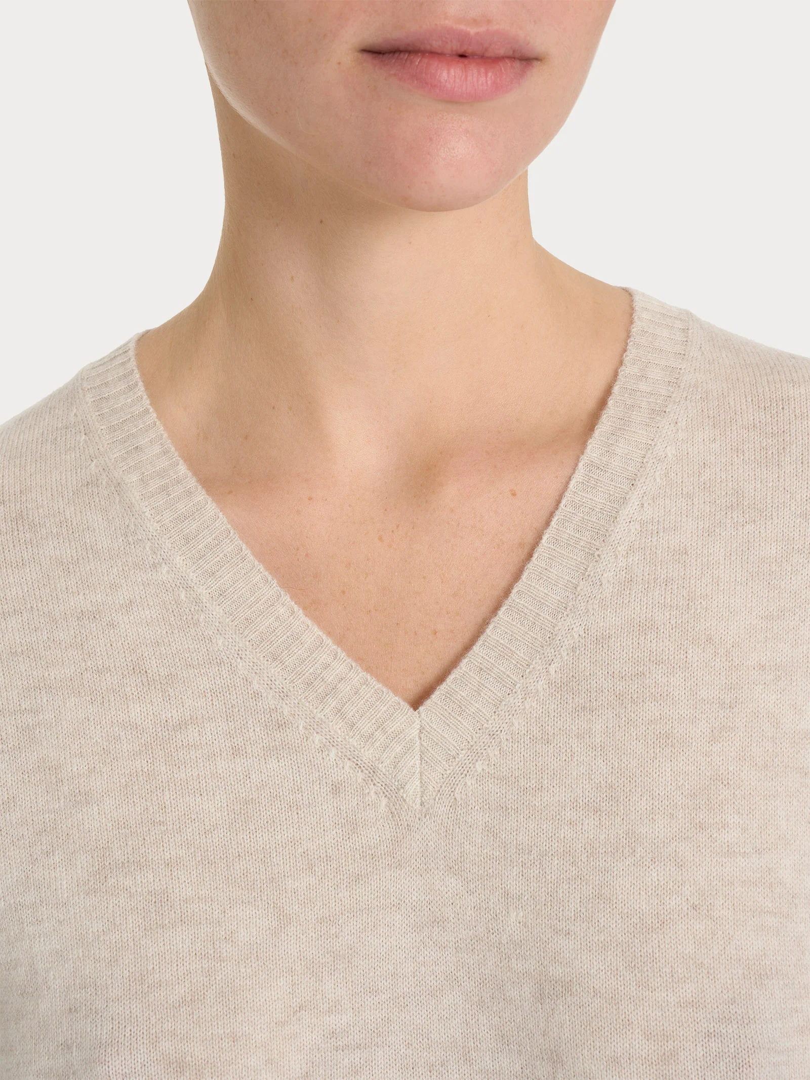 Maglia con scollo a V in cashmerino - Champignon mel. - Image 3