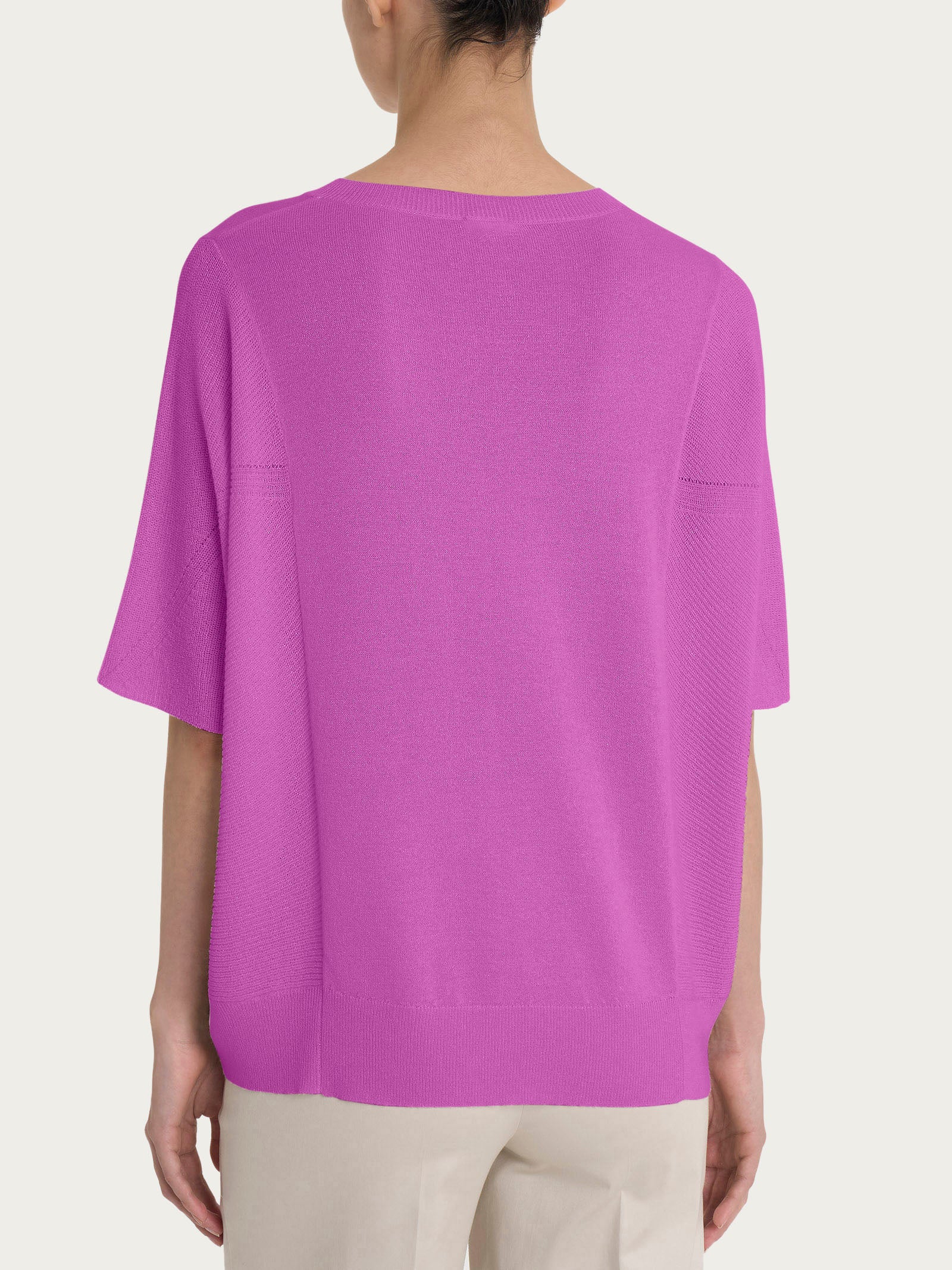 Maglia con scollo a V in Crêpe Lurex - Cattleya Orchid - Image 2