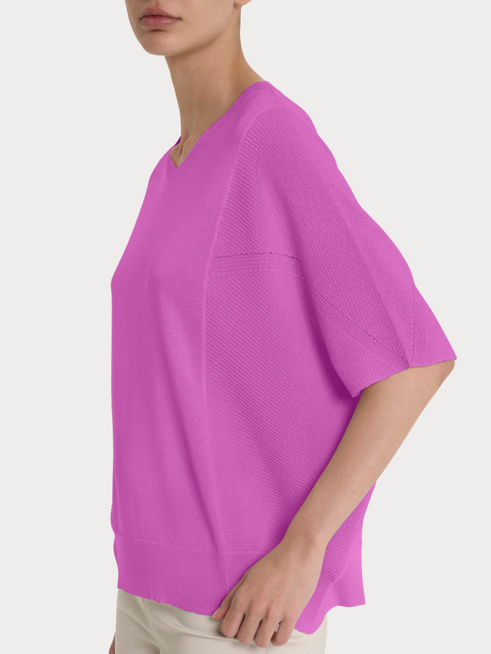 Maglia con scollo a V in Crêpe Lurex - Cattleya Orchid - Image 3