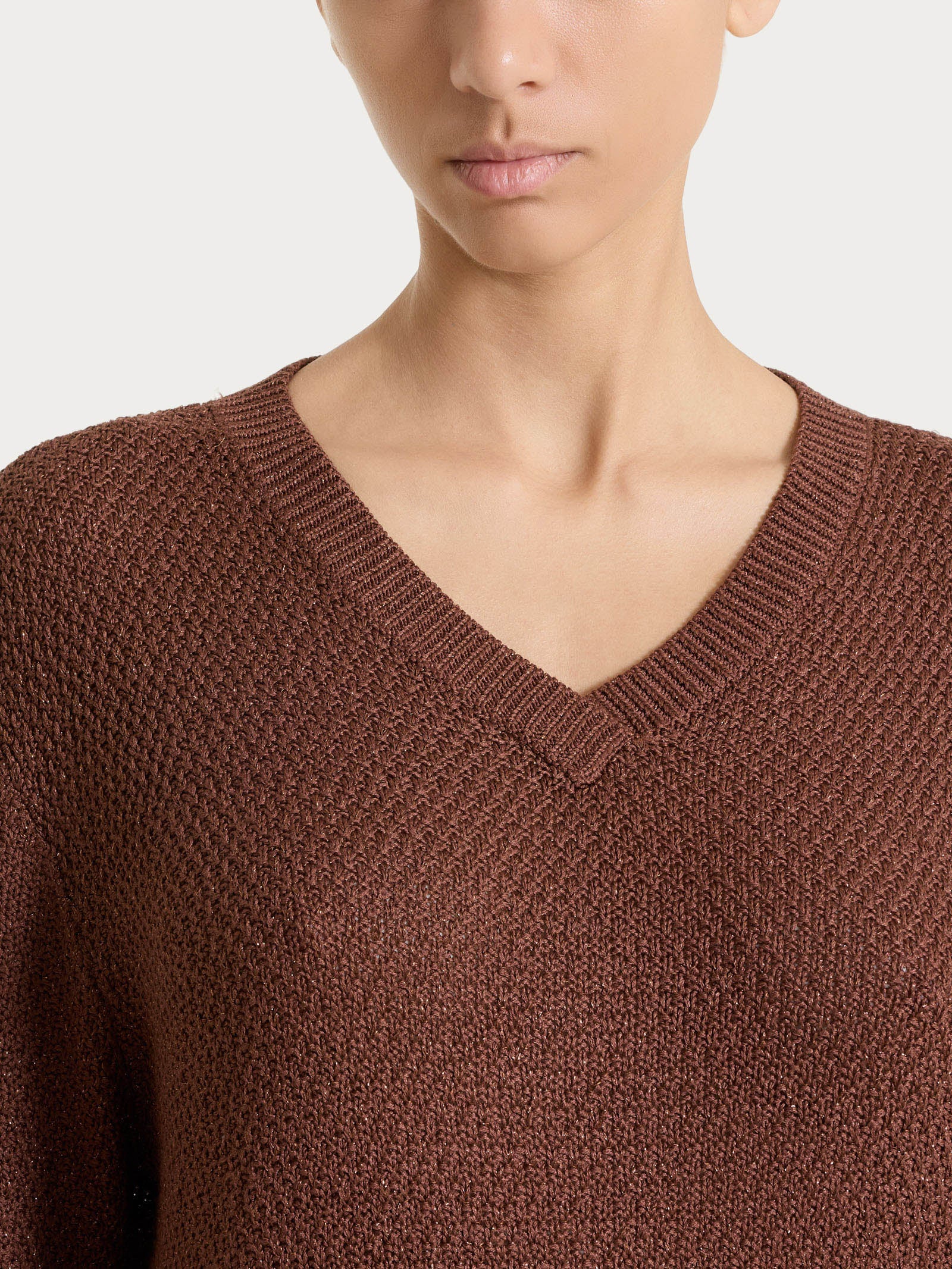 Maglia con scollo a V in Lurex Rice Stitch - Cappuccino - Image 3