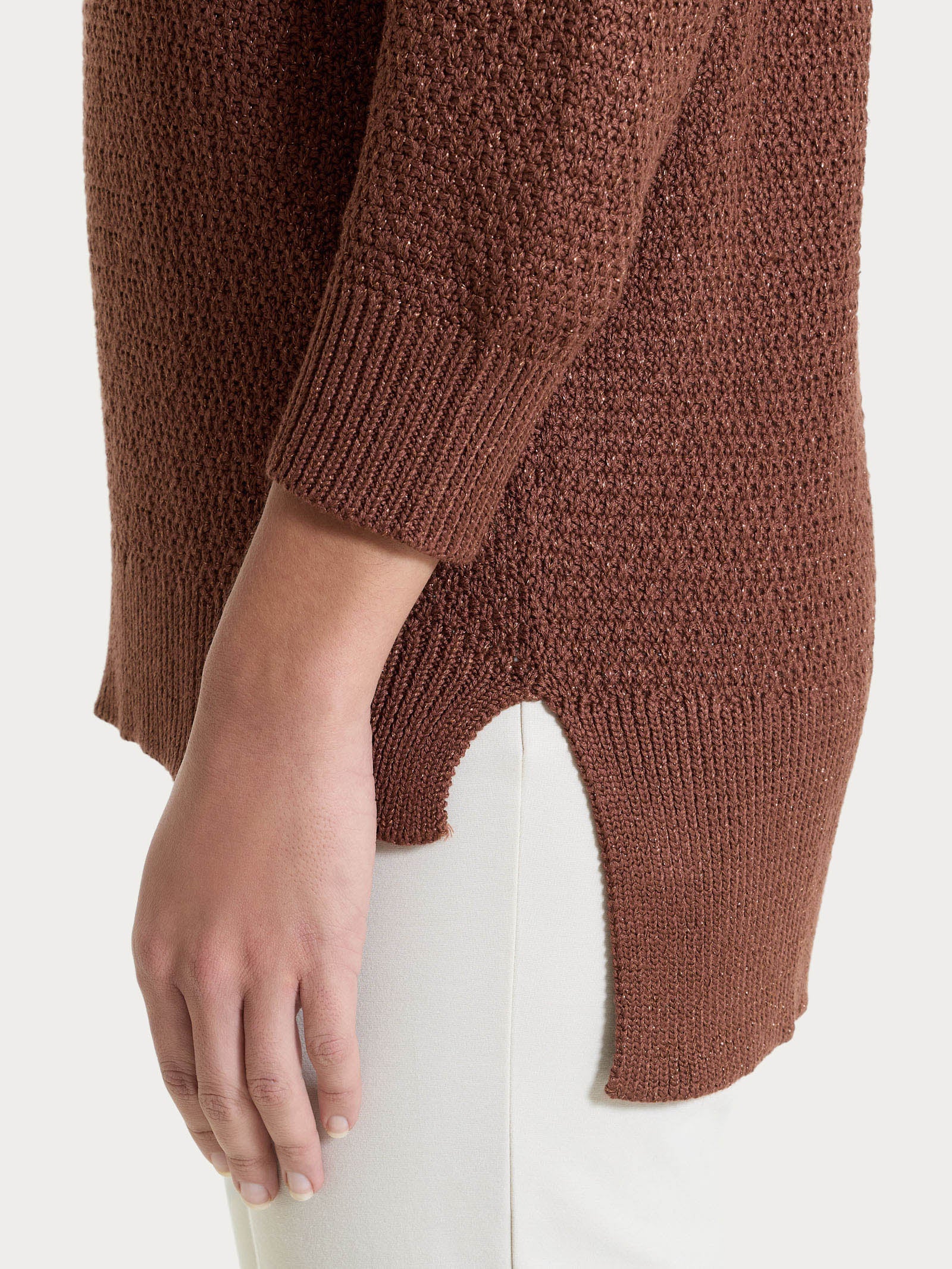 Maglia con scollo a V in Lurex Rice Stitch - Cappuccino - Image 4
