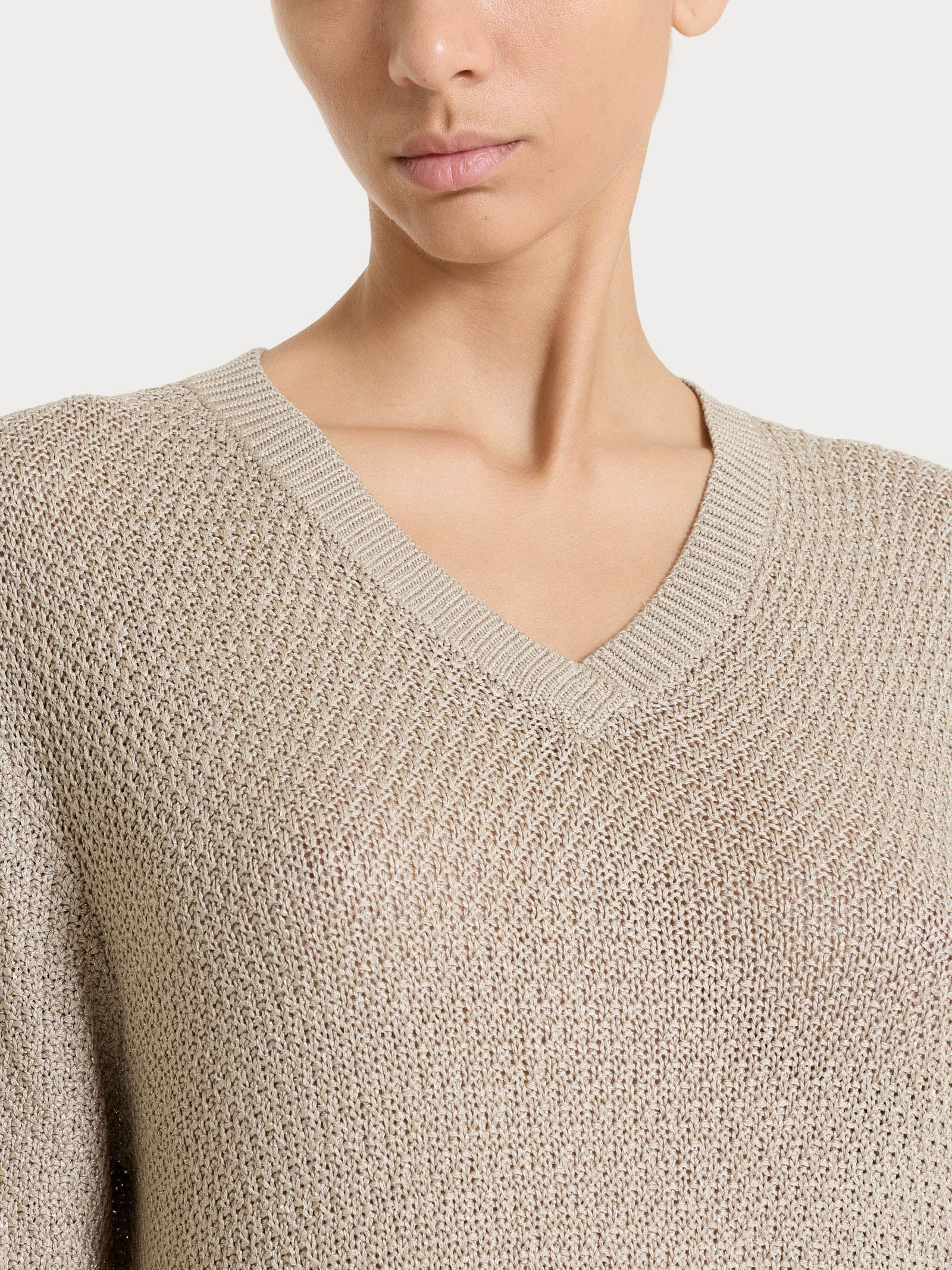 Maglia con scollo a V in Lurex Rice Stitch - Crockery - Image 3