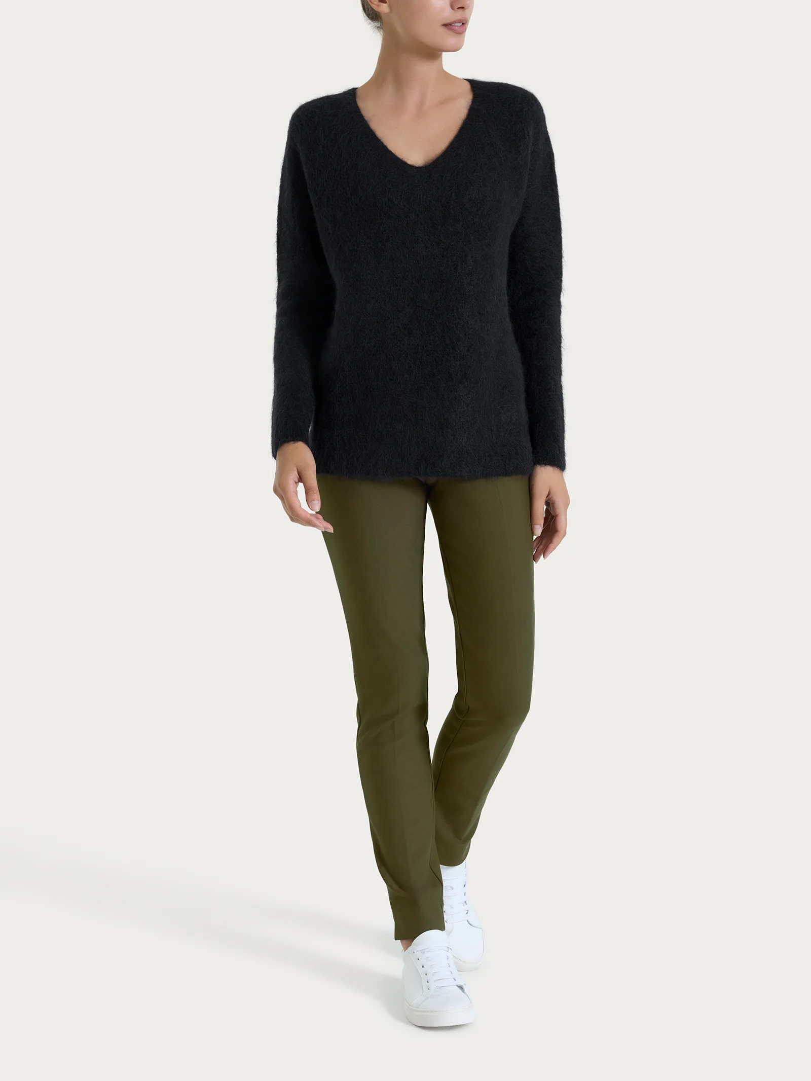 Maglia con scollo a V in Misto Alpaca - Nero - Image 4