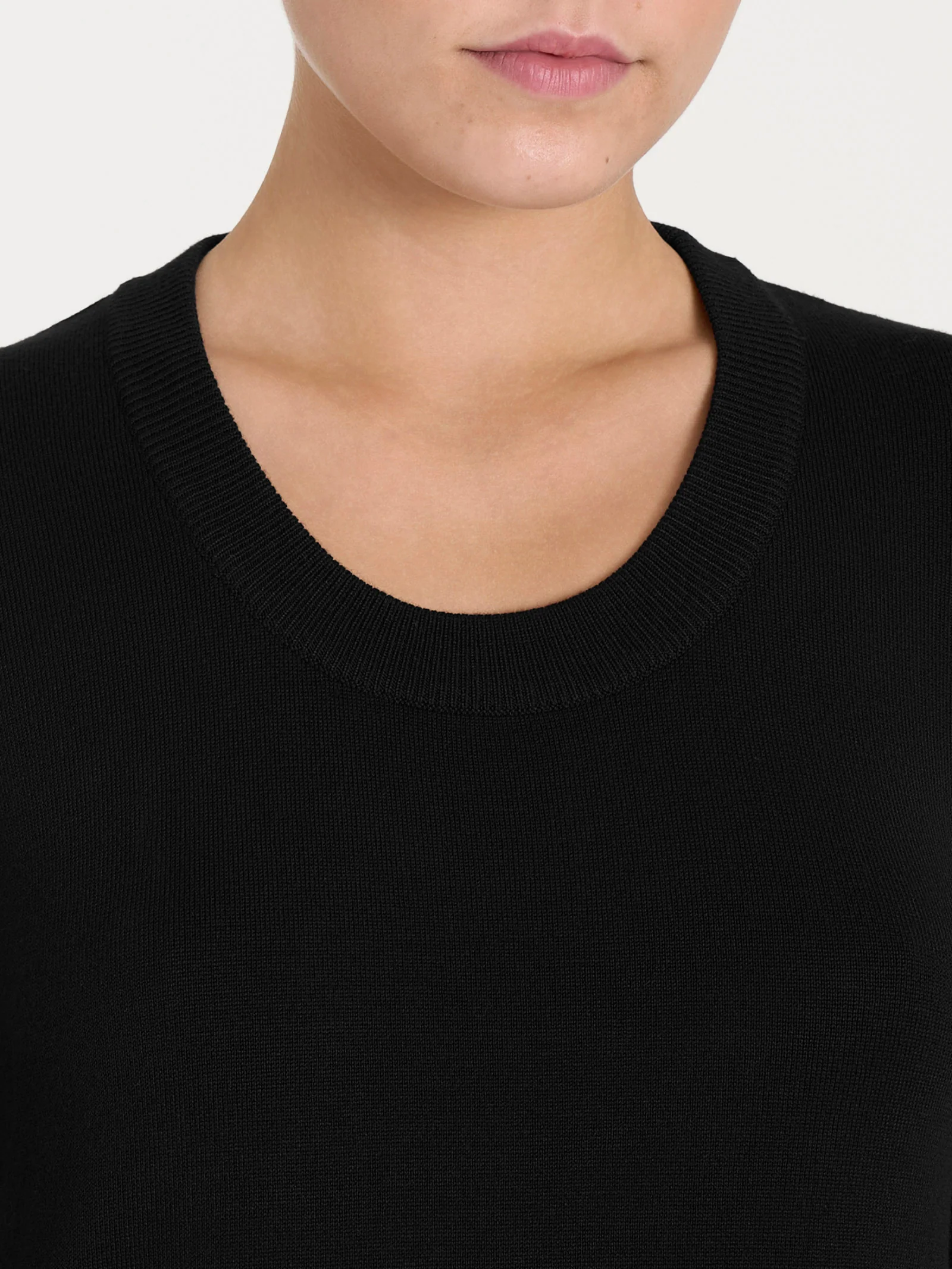 Maglia con scollo madonna Four Seasons - Nero - Image 3