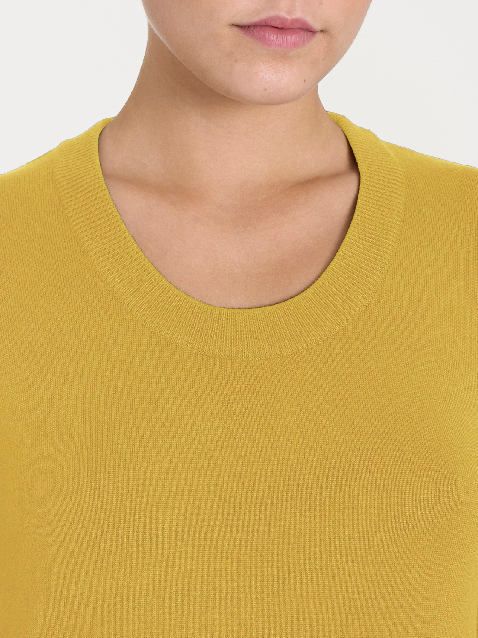 Maglia con scollo madonna Four Seasons - Oil Yellow - Image 3