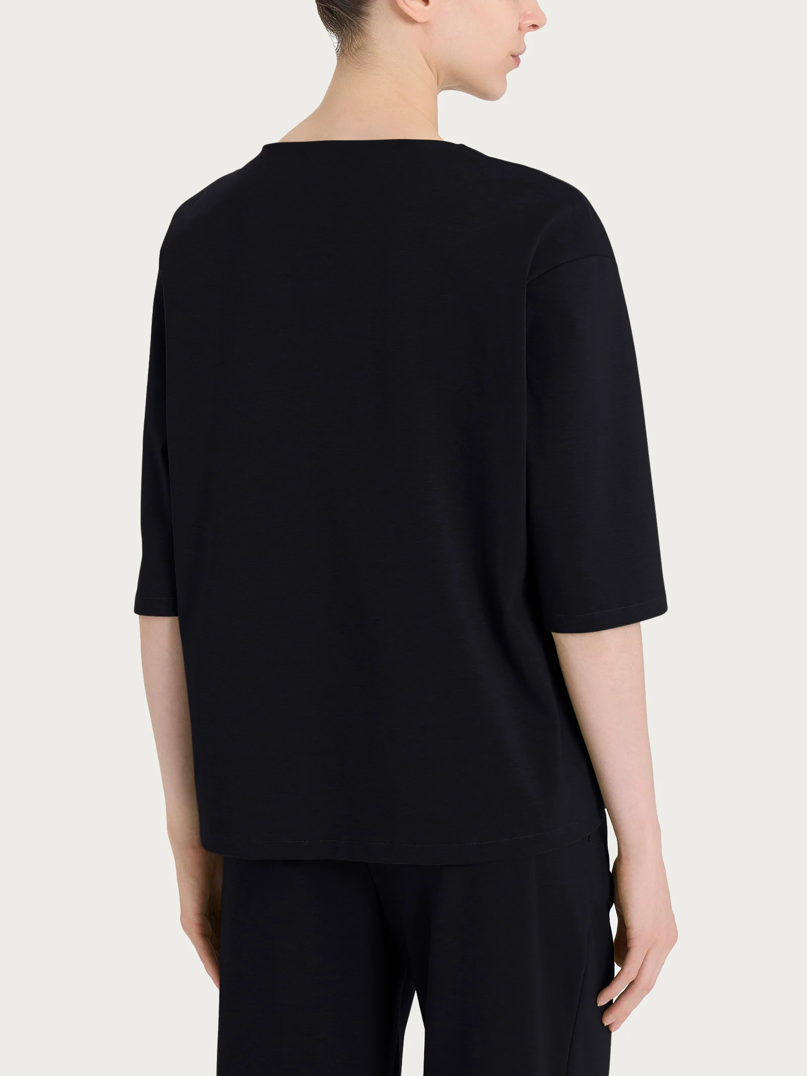 Maglia corta girocollo in Compact Light - Nero - Image 2