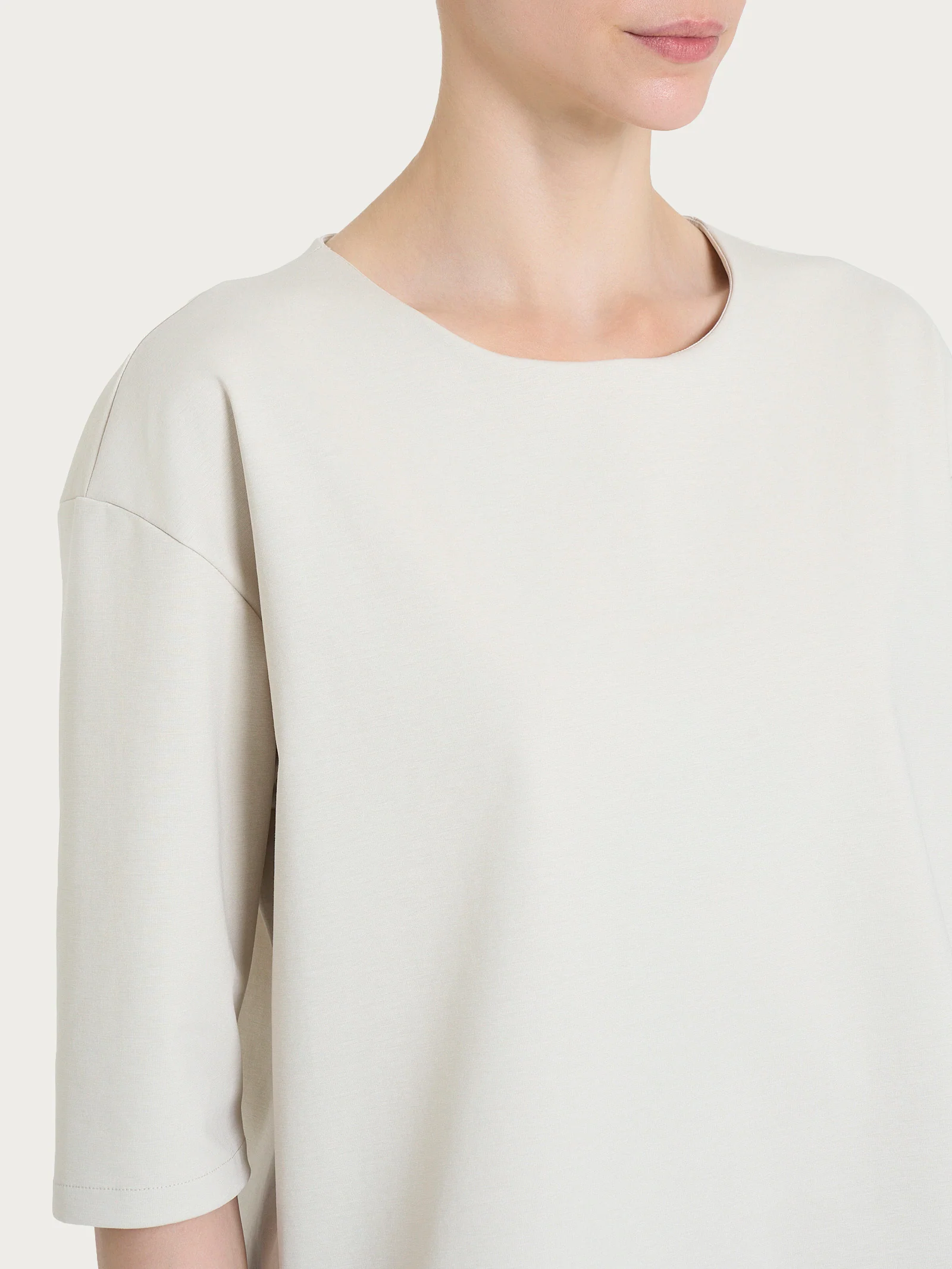 Maglia corta girocollo in Compact Light - Champignon - Image 3