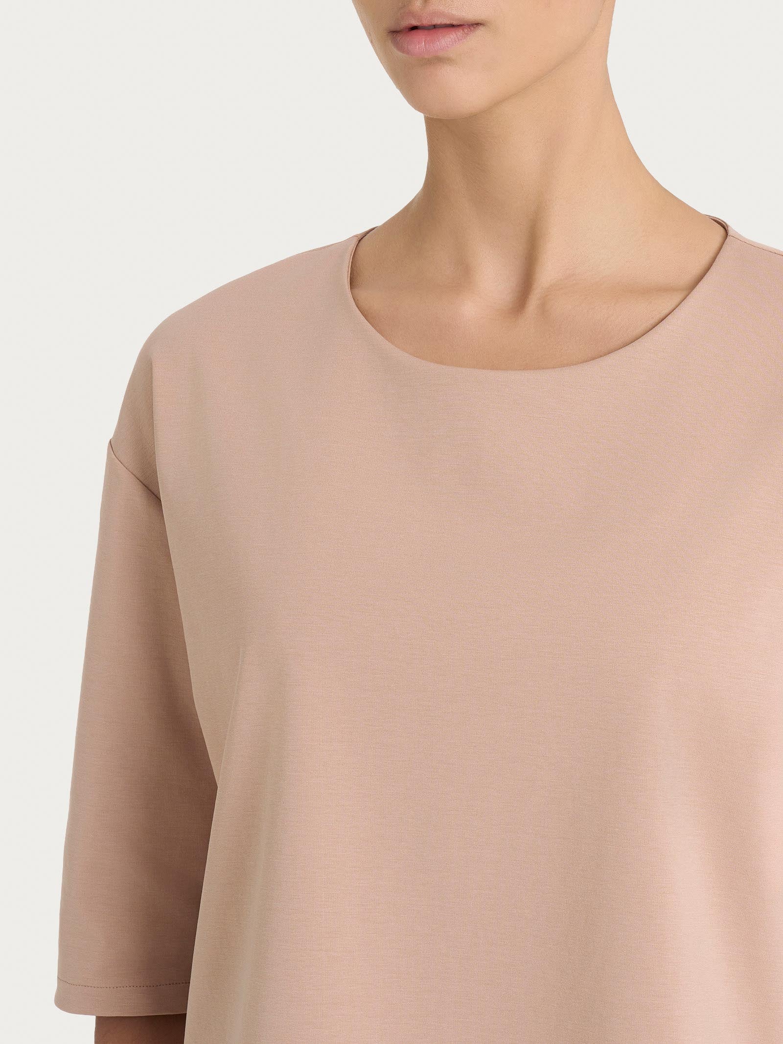 Maglia corta girocollo in Compact Light - Warm Taupe - Image 3