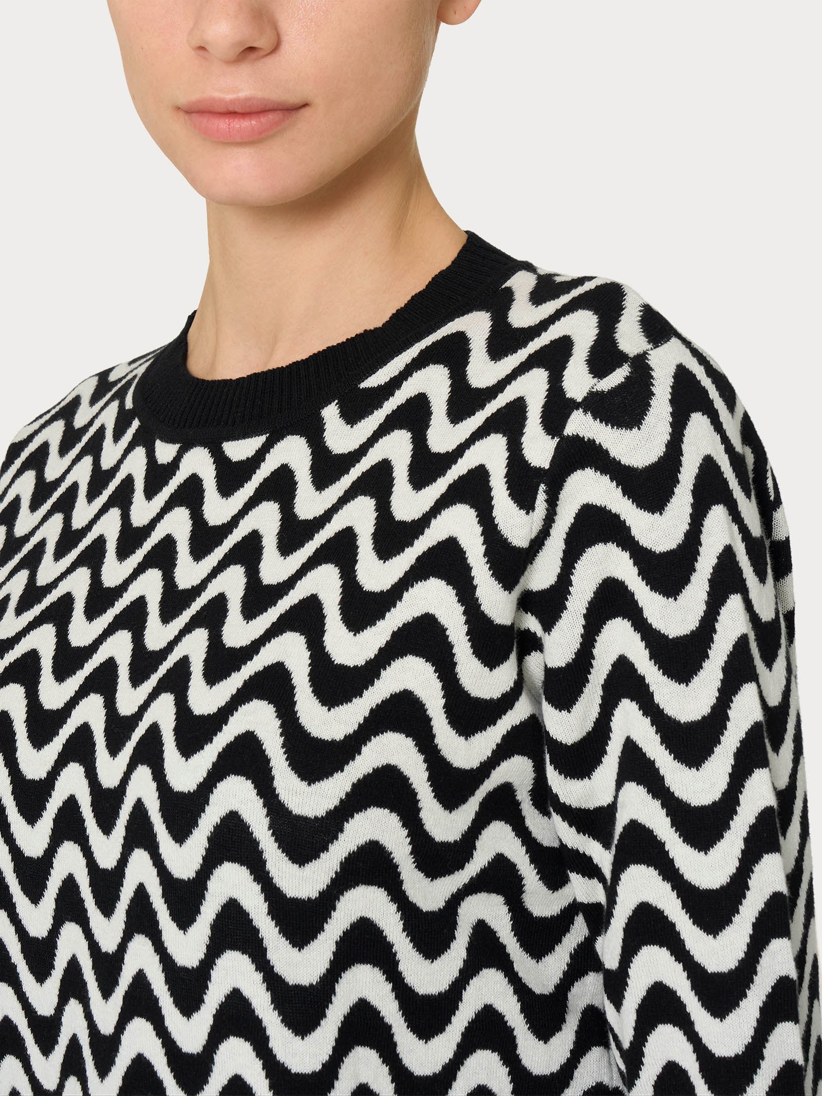 Maglia corta girocollo in filato Winter Cotton - Fant.Nero - Image 3