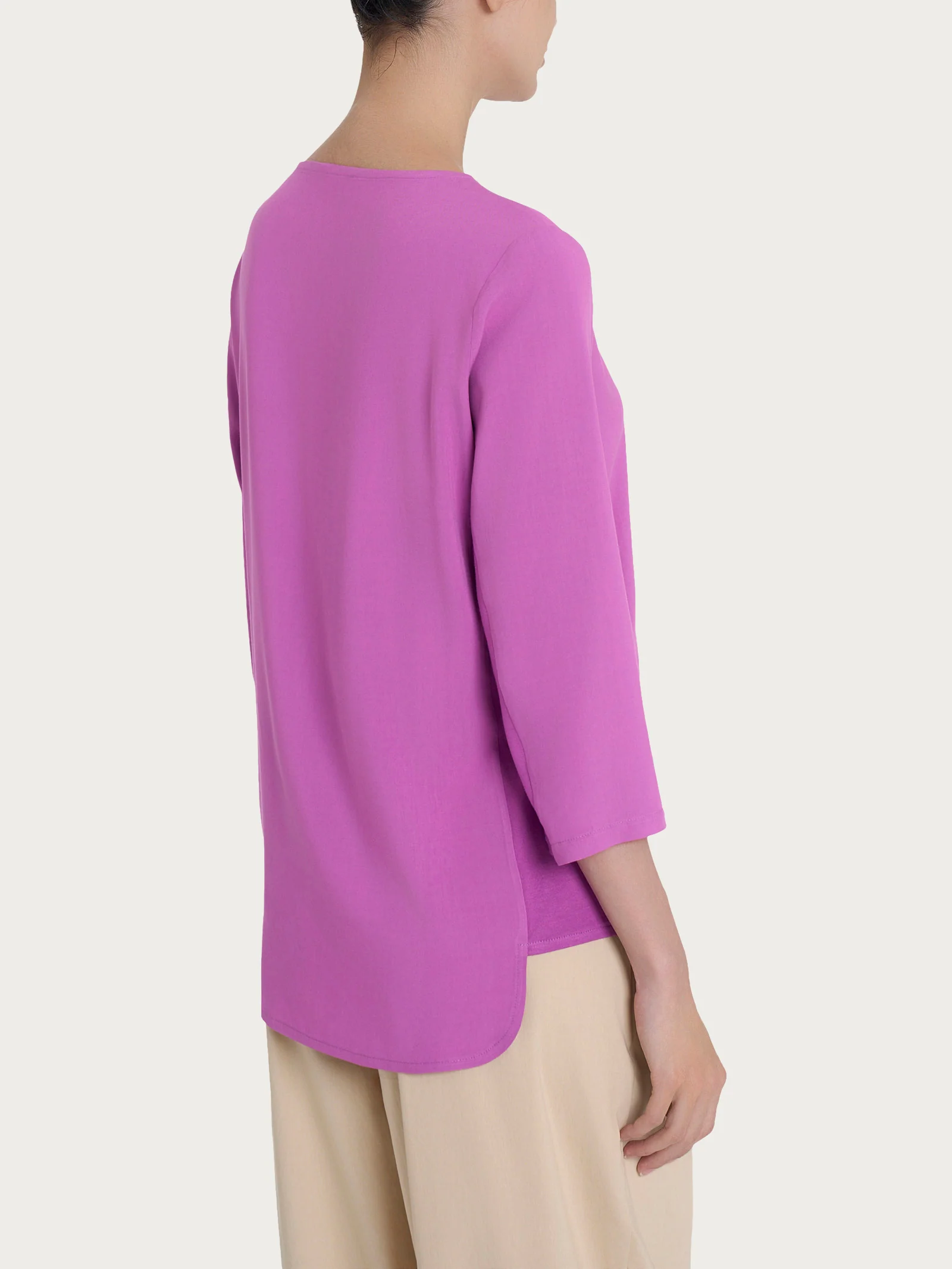 Maglia girocollo con inserto laterale in Misto Viscosa - Cattleya Orchid - Image 2