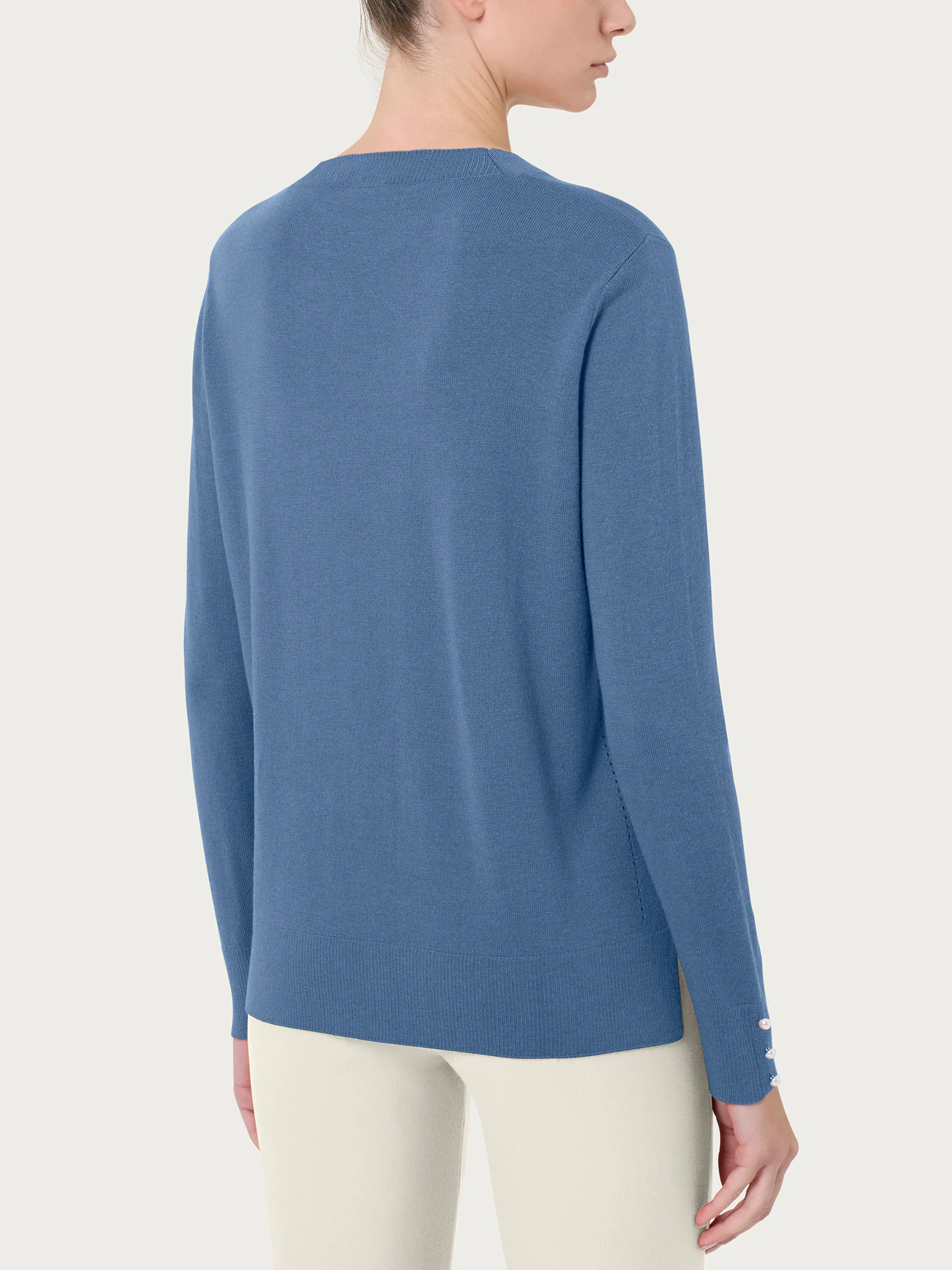 Maglia girocollo con perline in Merino Soft - Colony Blue - Image 2