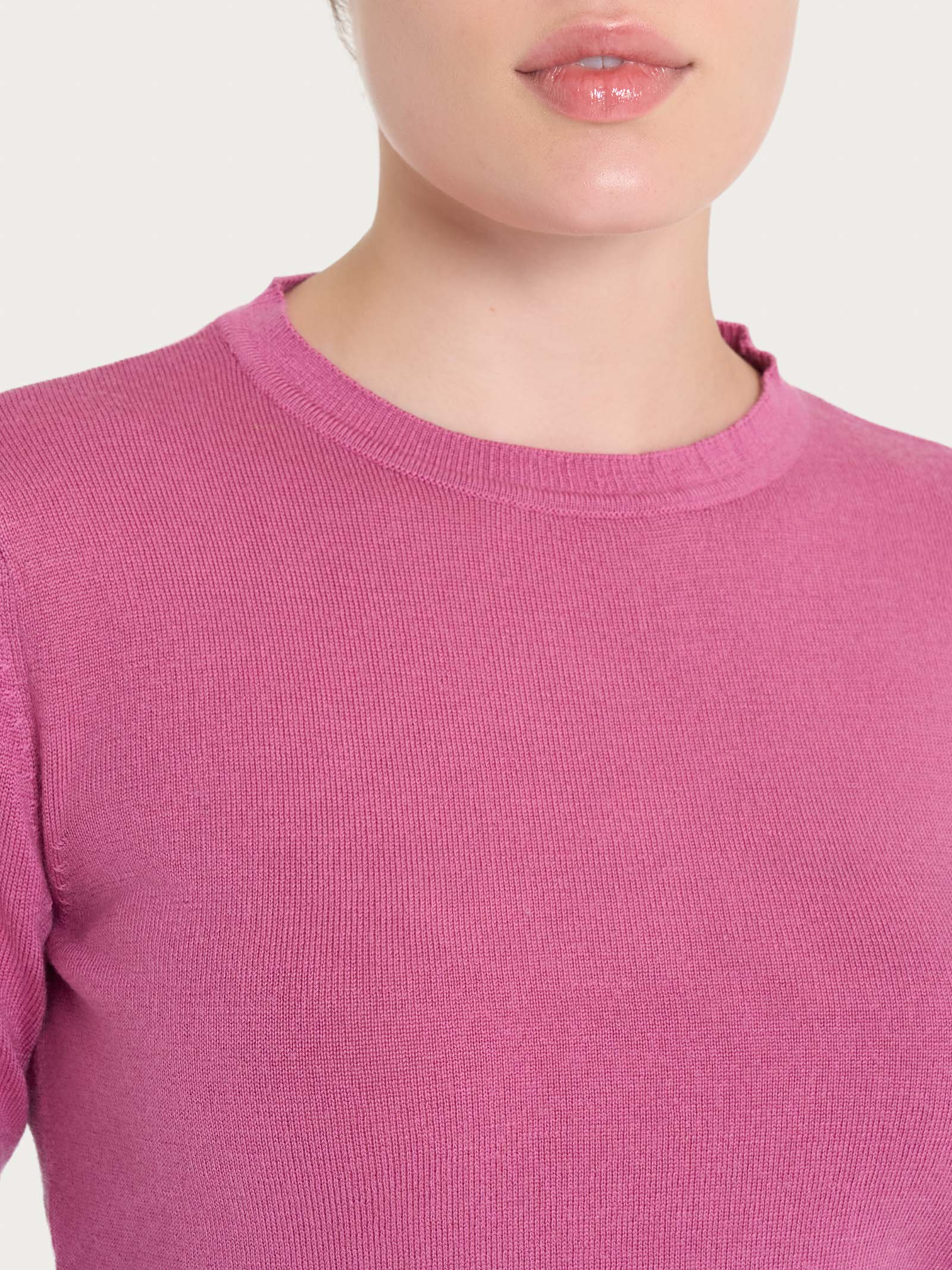 Maglia girocollo in Merino Soft - Red Violet - Image 3