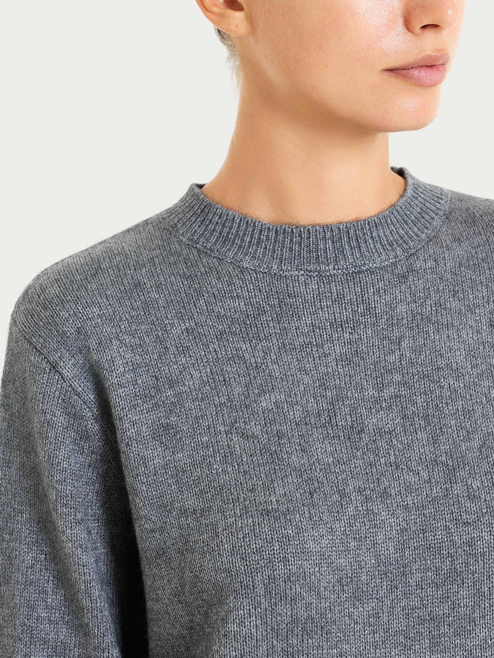 Maglia girocollo tinta unita in Natural Soft - Ferro Mel. - Image 3