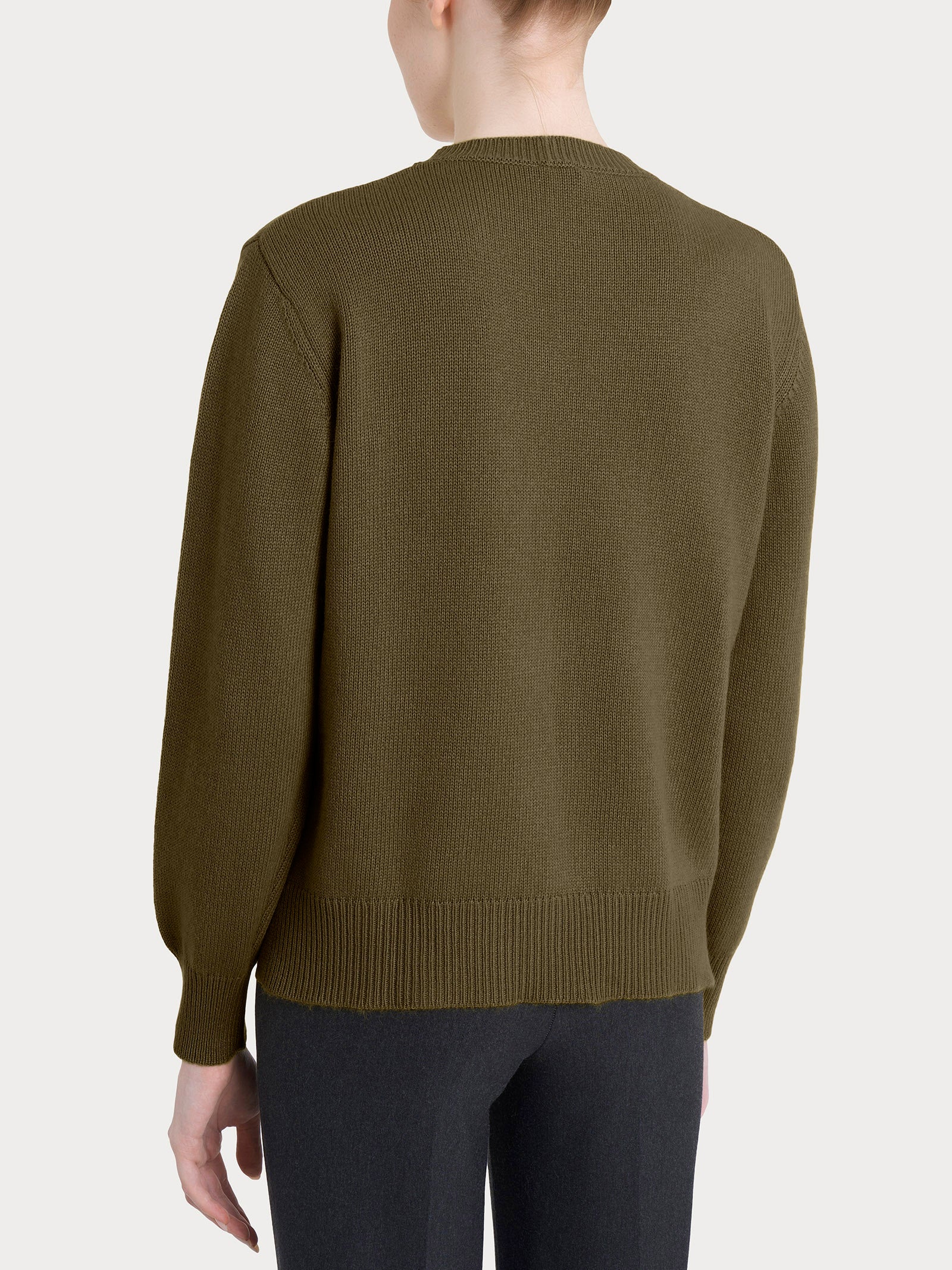 Maglia girocollo tinta unita in Natural Soft - Dark Olive - Image 2