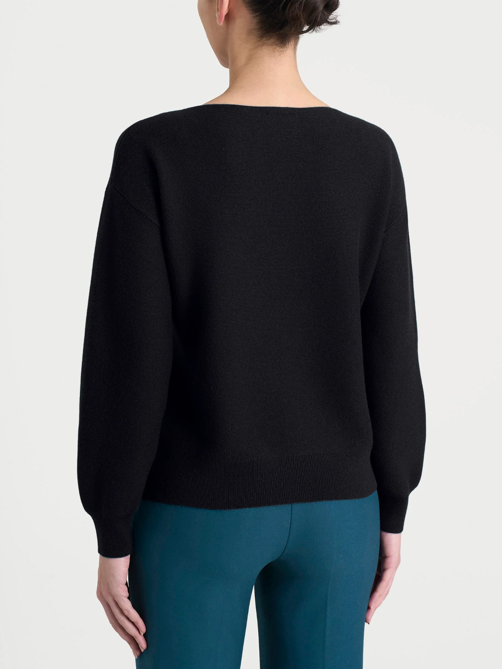 Maglia Punto Links con scollo a barchetta in Natural Soft - Nero - Image 2
