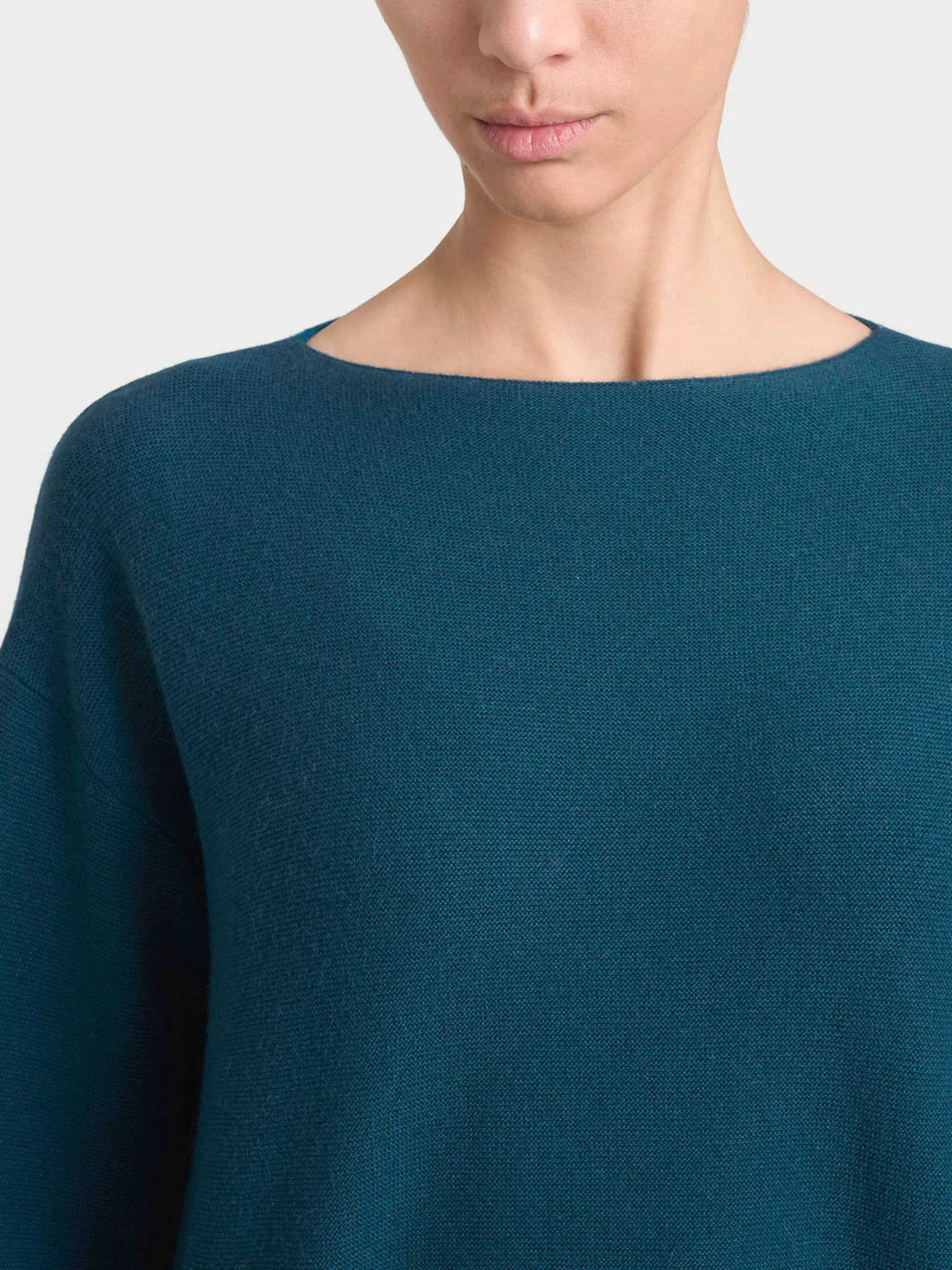 Maglia Punto Links con scollo a barchetta in Natural Soft - Reflecting Pond - Image 3