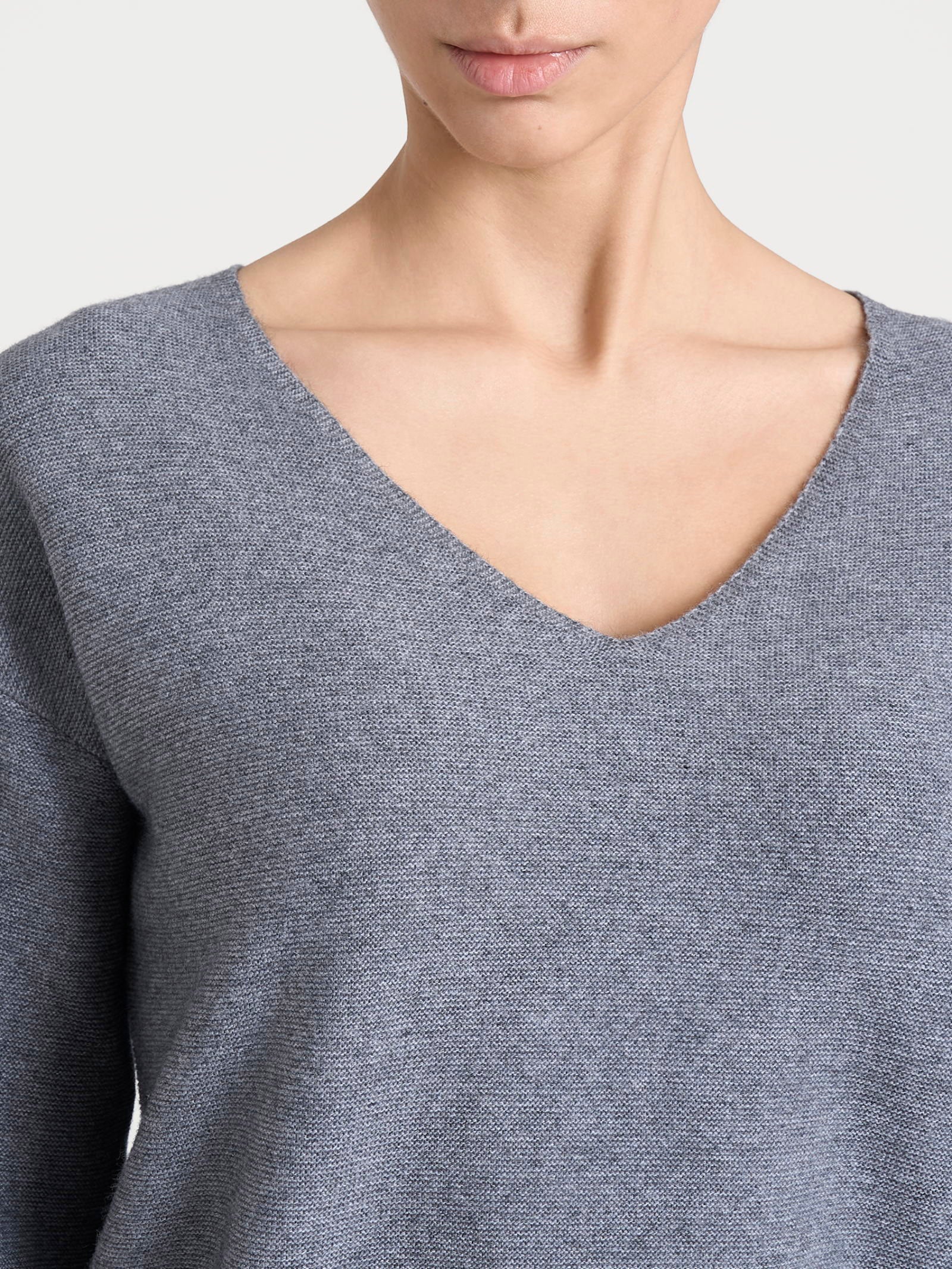 Maglia Punto Links con scollo a V in Natural Soft - Ferro Mel. - Image 3
