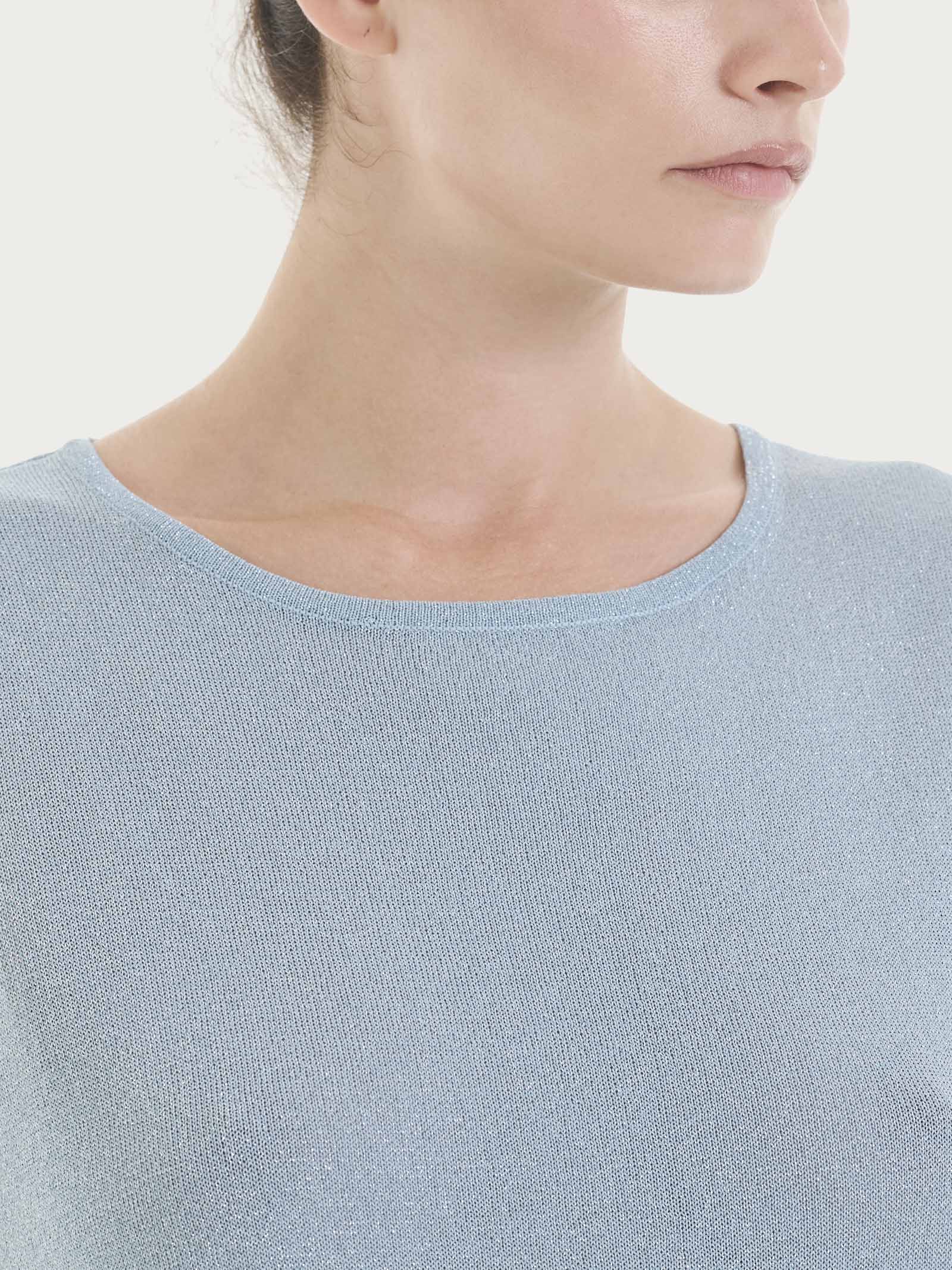 Maglia smanicata in Crêpe Lurex - Dusty Blue - Image 4