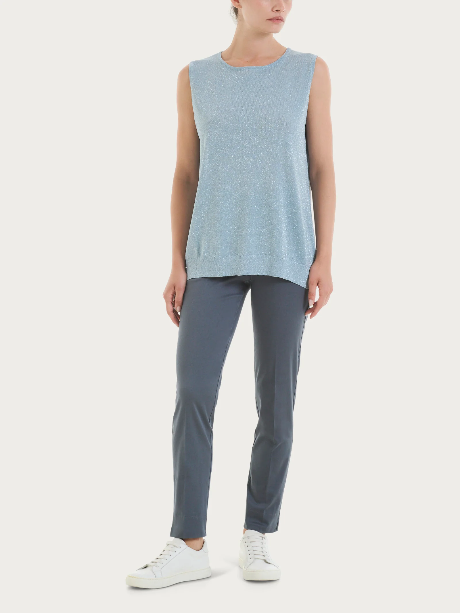 Maglia smanicata in Crêpe Lurex - Dusty Blue - Image 5