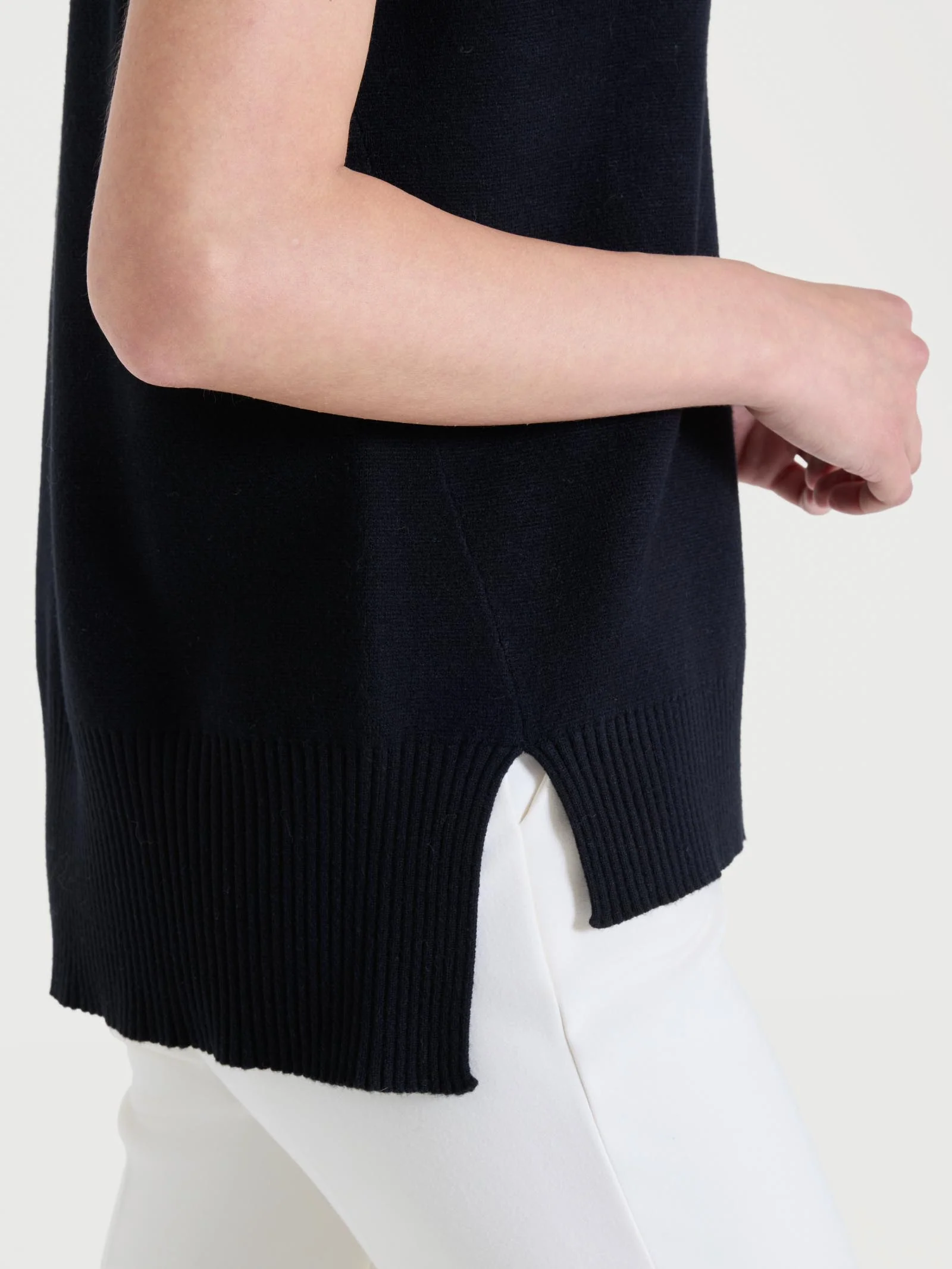 Maglia smanicata in Super Soft - Nero - Image 3