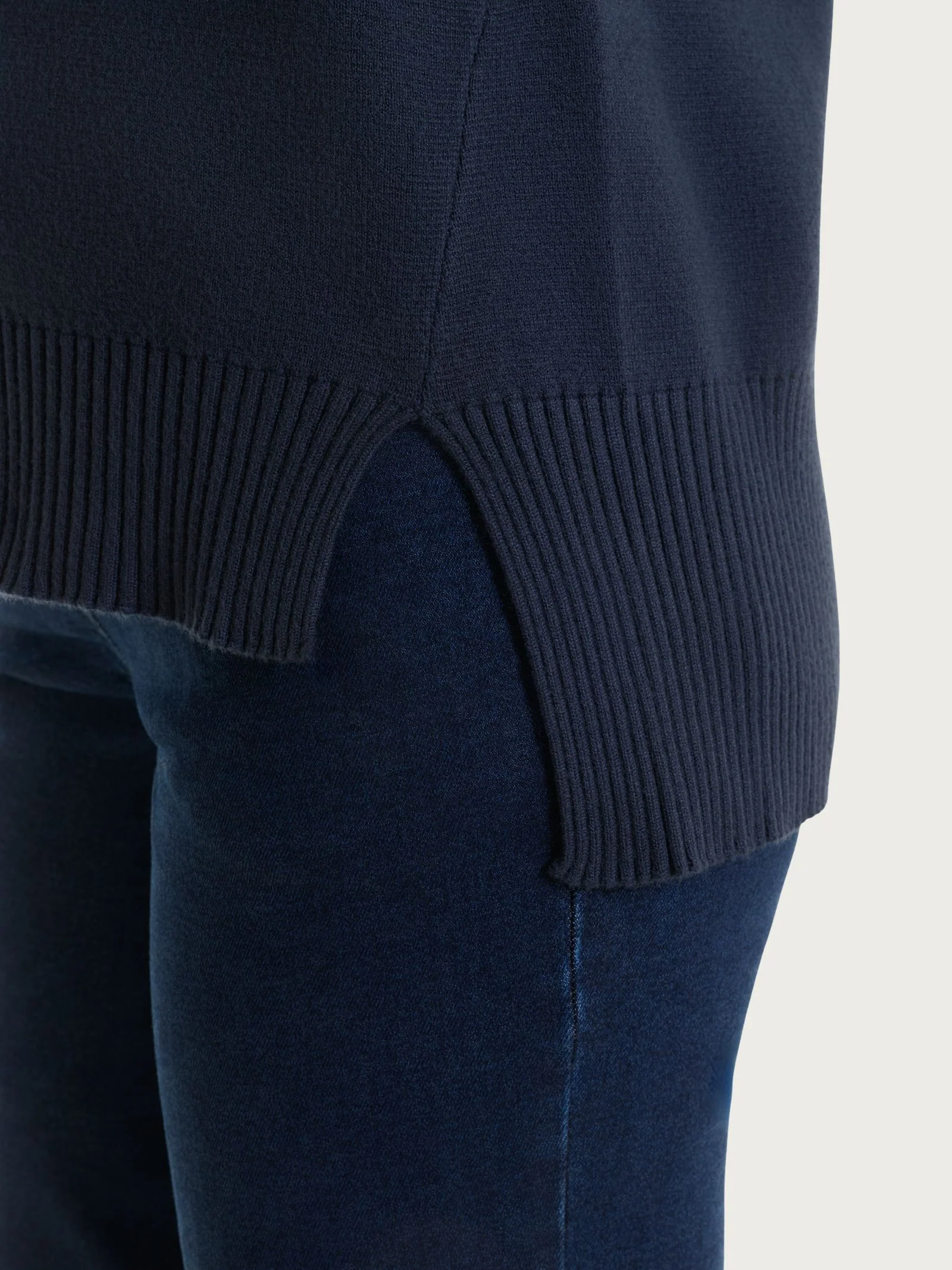 Maglia smanicata in Super Soft - Bleu - Image 3
