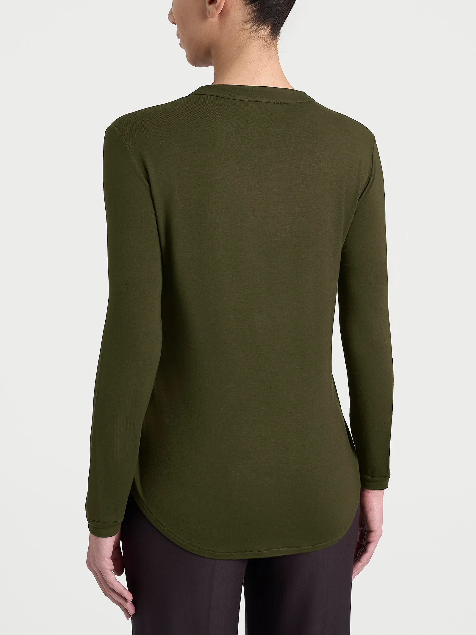 Maglietta a girocollo chiuso in Eco Viscosa - Dark Olive - Image 2