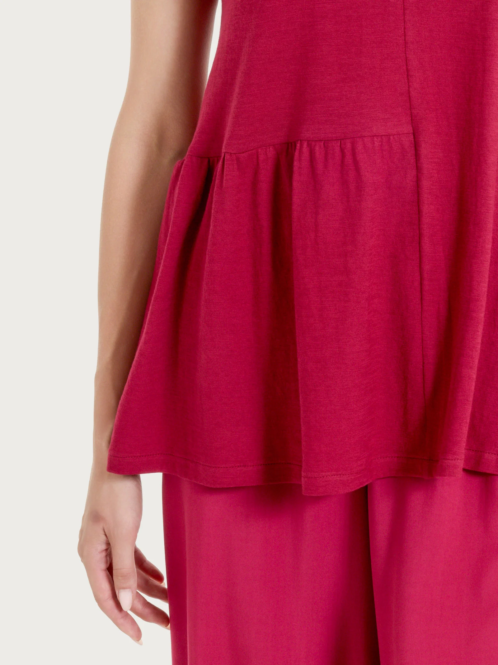 Maglietta con balza asimmetrica in Slub Jersey di Cotone - Beet Red - Image 3