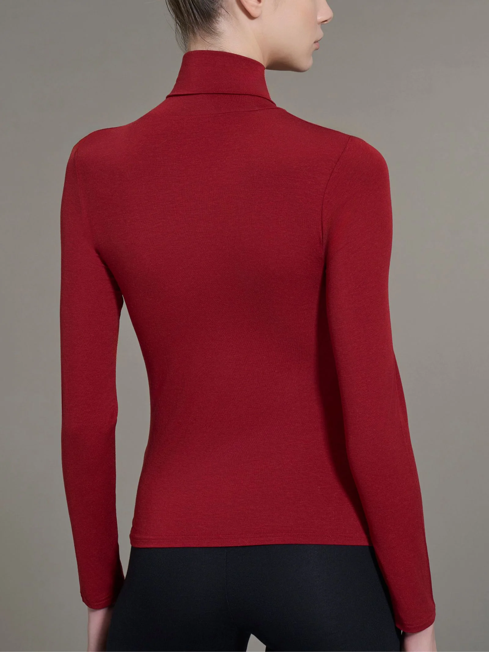 Maglietta con collo dolcevita in filato Tenderwool - Amarena - Image 2