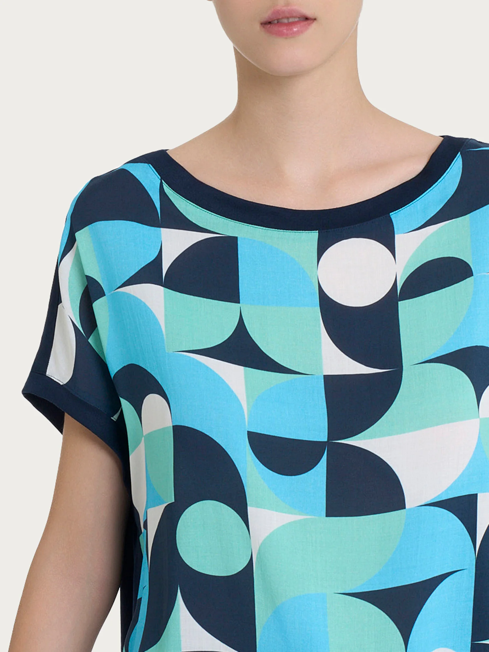 Maglietta con geometric pattern in Misto Viscosa - Fant. Pool Blue - Image 3