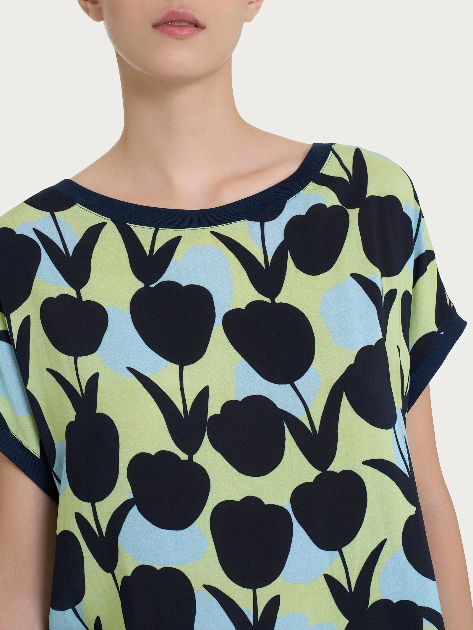 Maglietta con macro tulips pattern in Misto Viscosa - Fant. Shadow Lime - Image 3