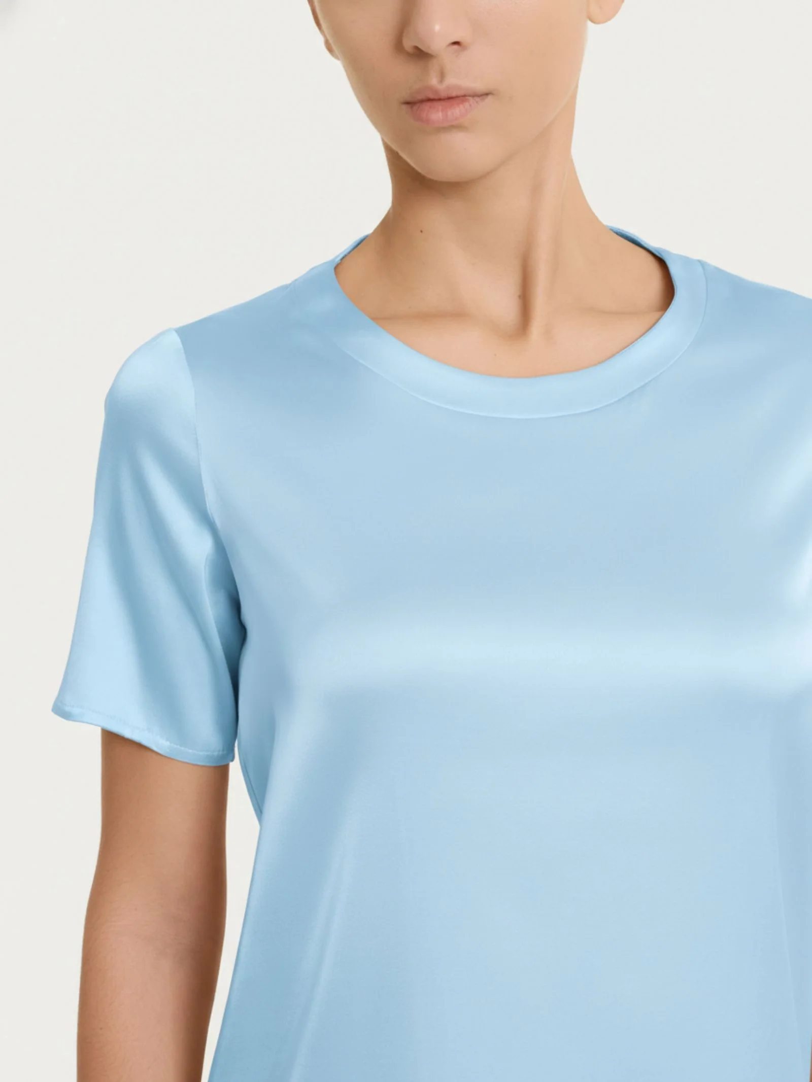 Maglietta con manica corta in Stretch Satin - Dusty Blue - Image 3
