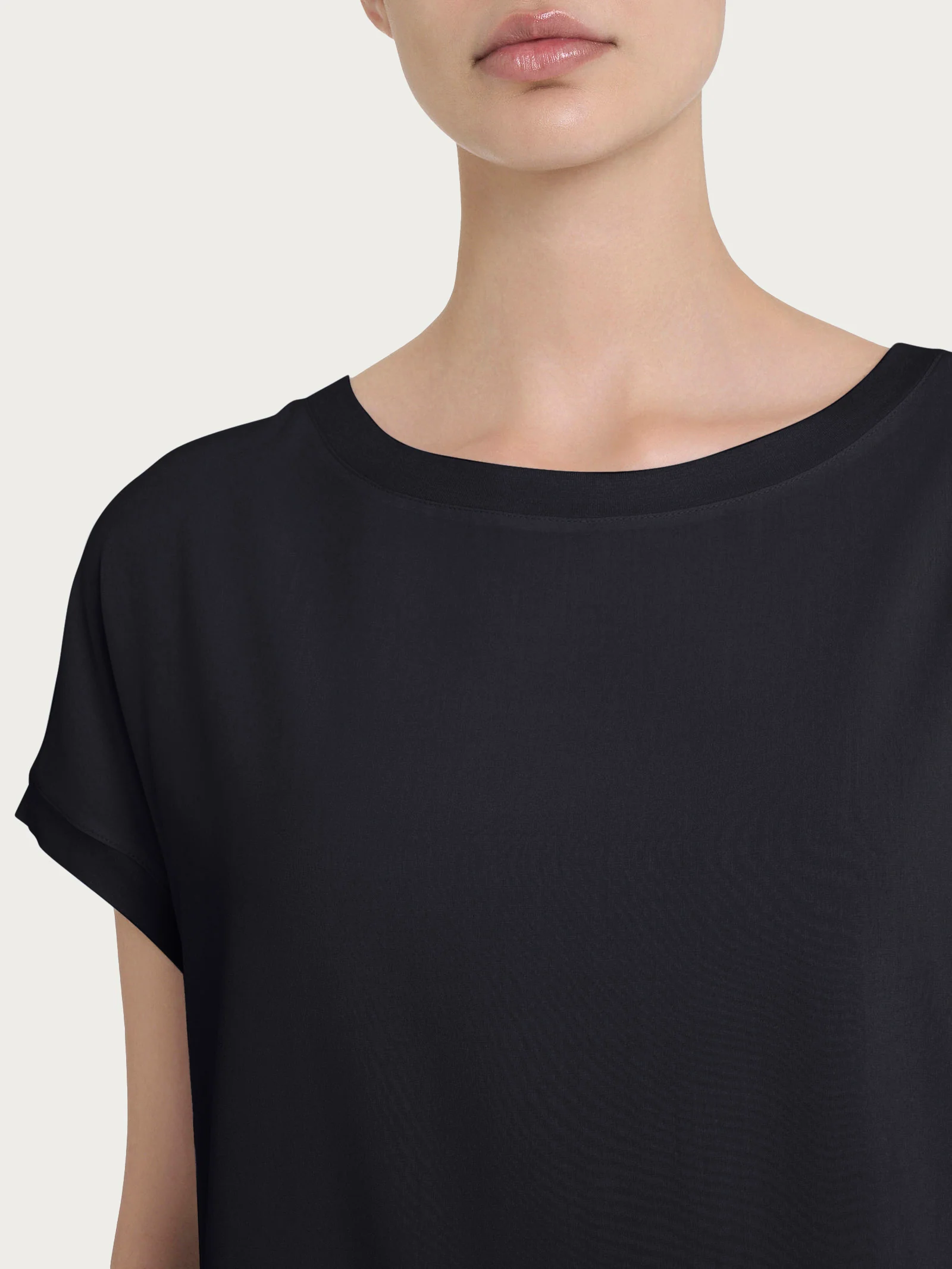 Maglietta con manica corta kimono in Misto Viscosa - Nero - Image 3