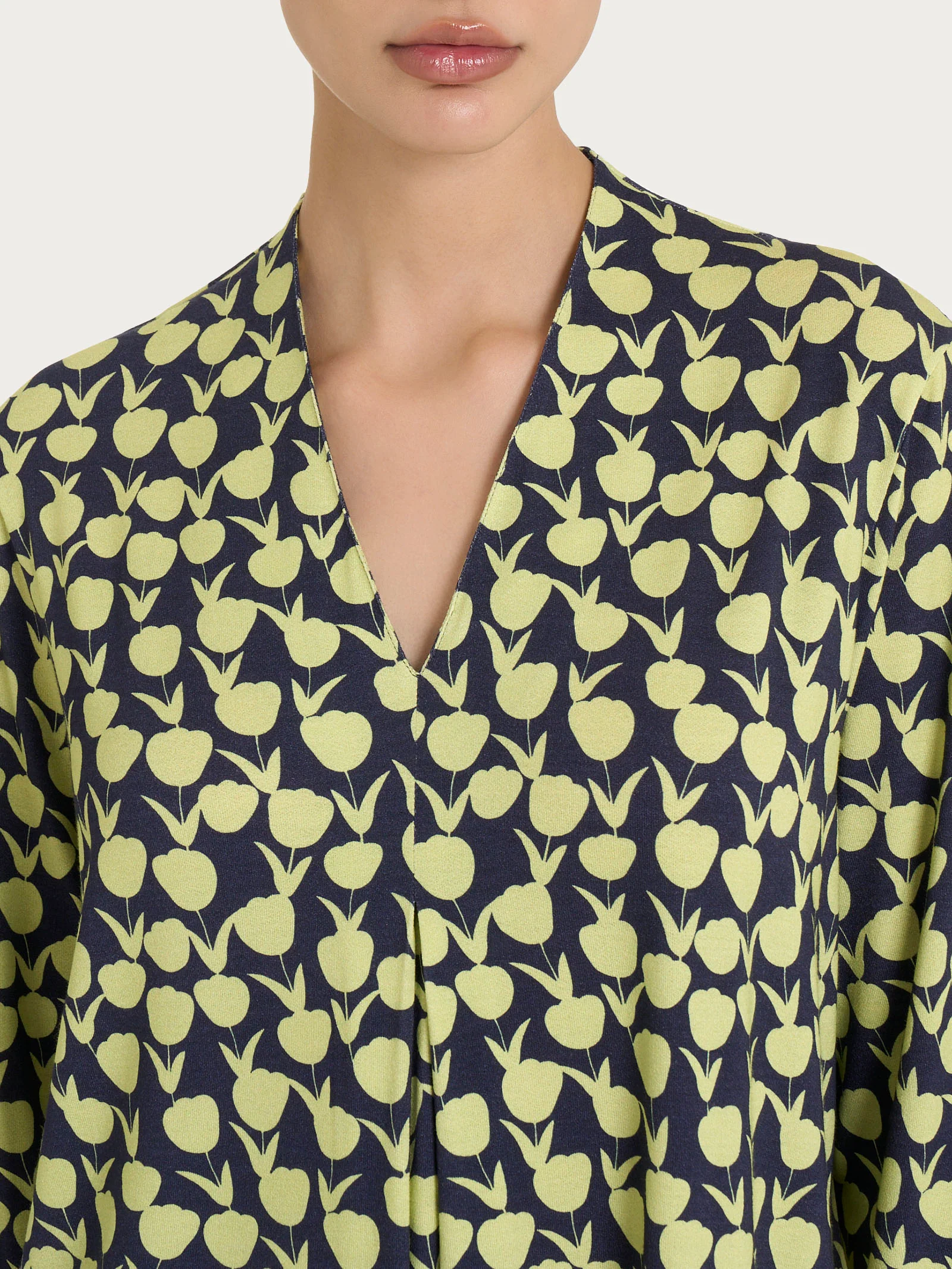 Maglietta con piega frontale e tulips pattern in jersey di viscosa Crêpe - Fant. Shadow Lime - Image 3