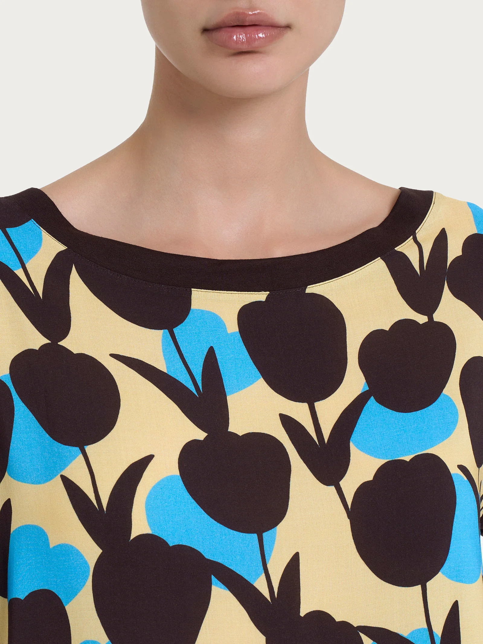 Maglietta con scollo a barchetta e tulips pattern in Misto Viscosa - Fant. Azure Blue - Image 3