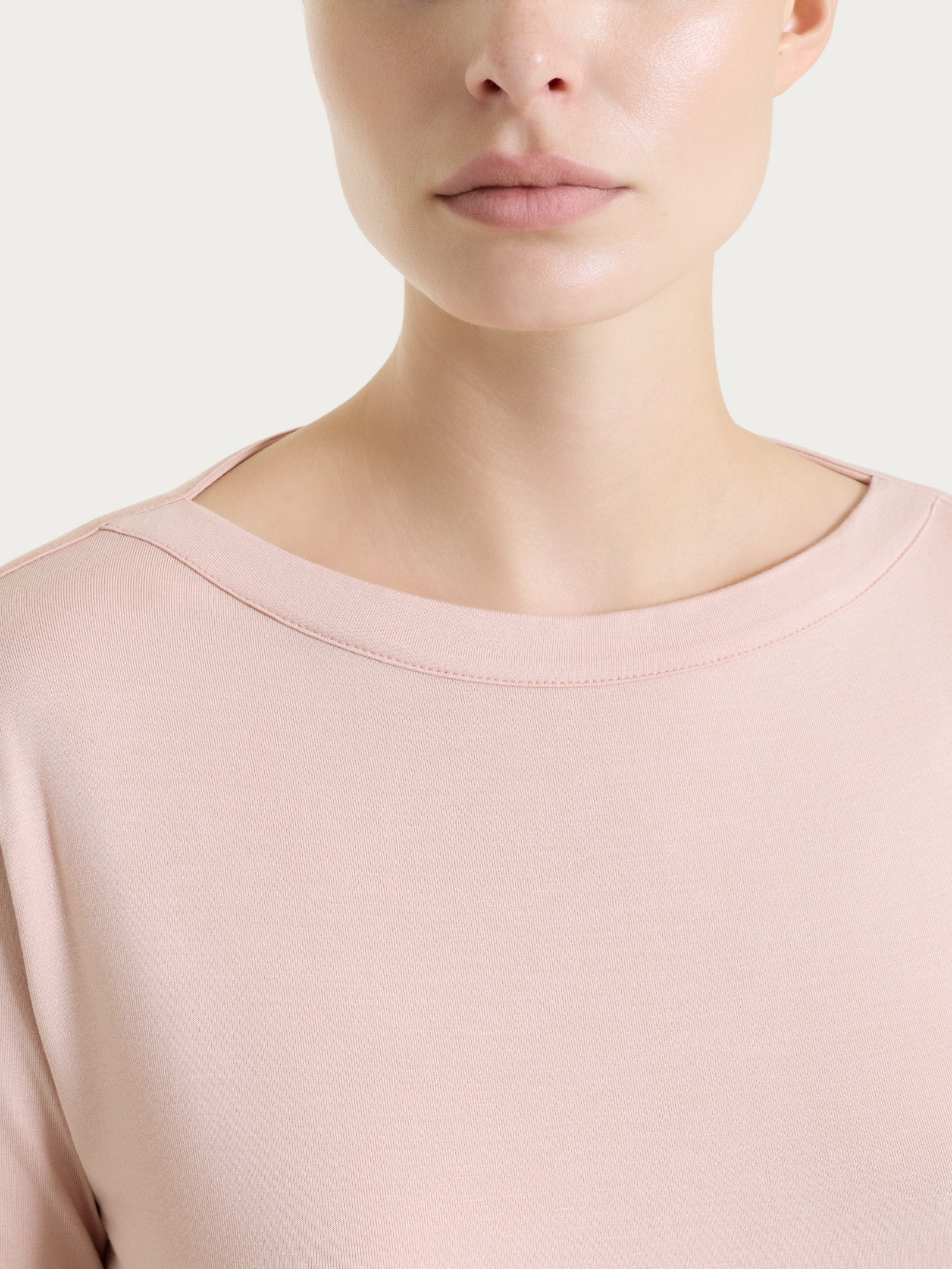 Maglietta con scollo a barchetta in Viscosa Summer - Cameo Rose - Image 4